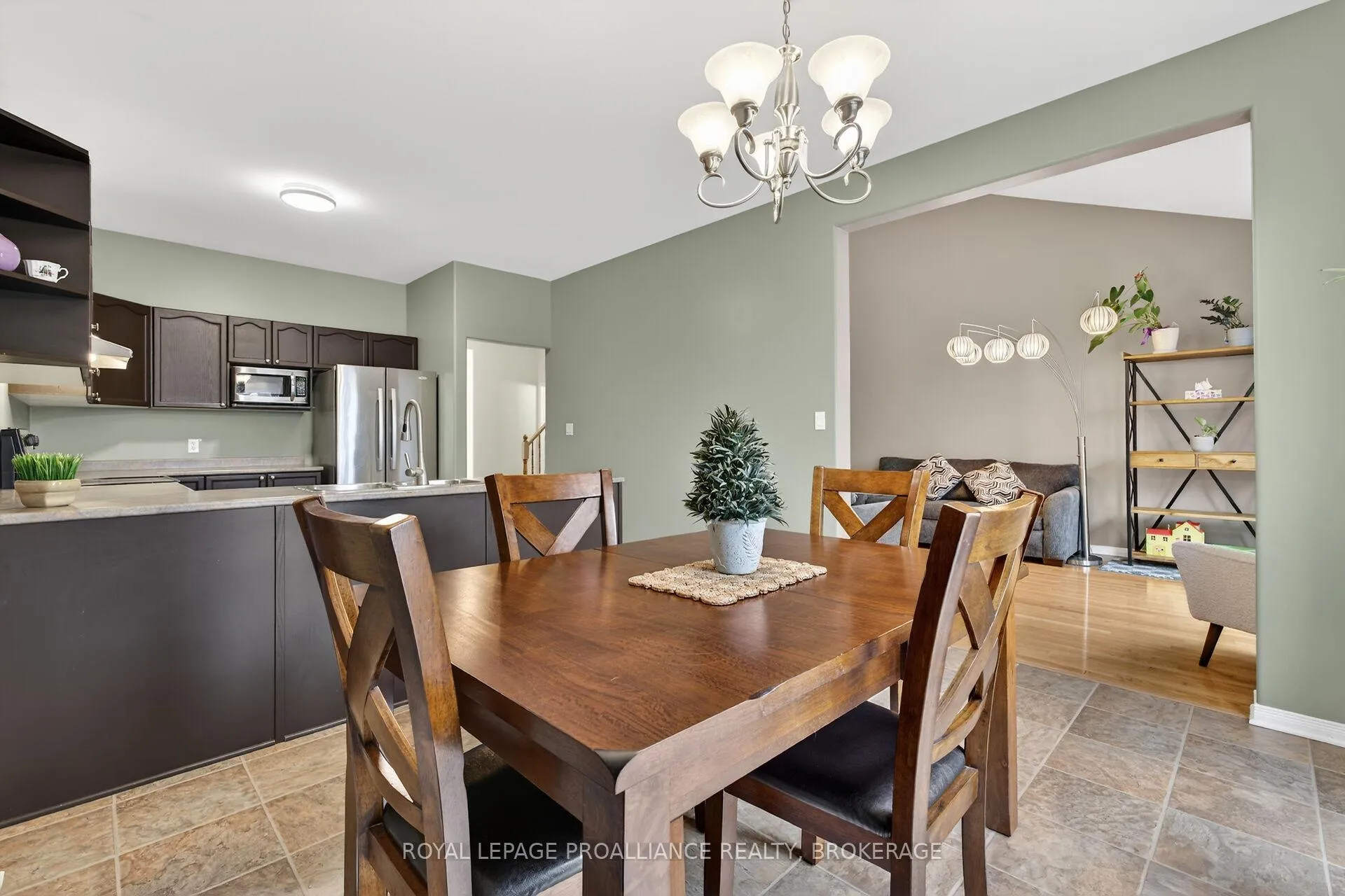 Photo 15 of 462 Weston Crescent, Kingston, East Gardiners Rd — HOMEH