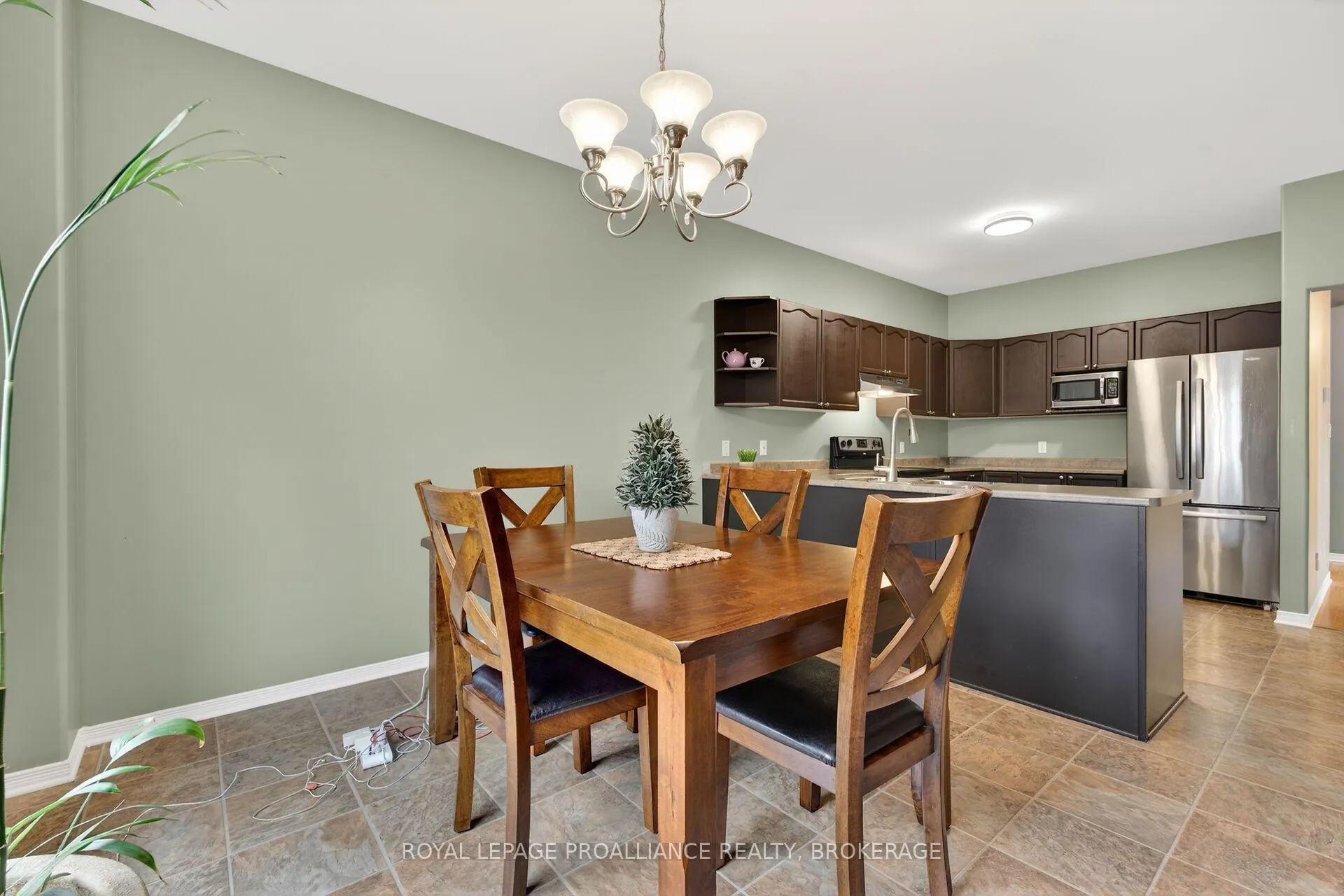Photo 16 of 462 Weston Crescent, Kingston, East Gardiners Rd — HOMEH