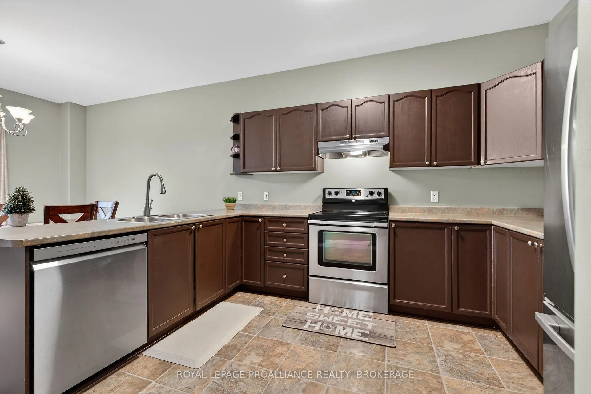 Photo 18 of 462 Weston Crescent, Kingston, East Gardiners Rd — HOMEH