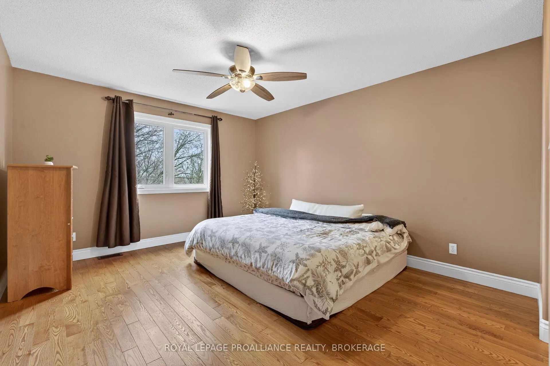 Photo 24 of 462 Weston Crescent, Kingston, East Gardiners Rd — HOMEH