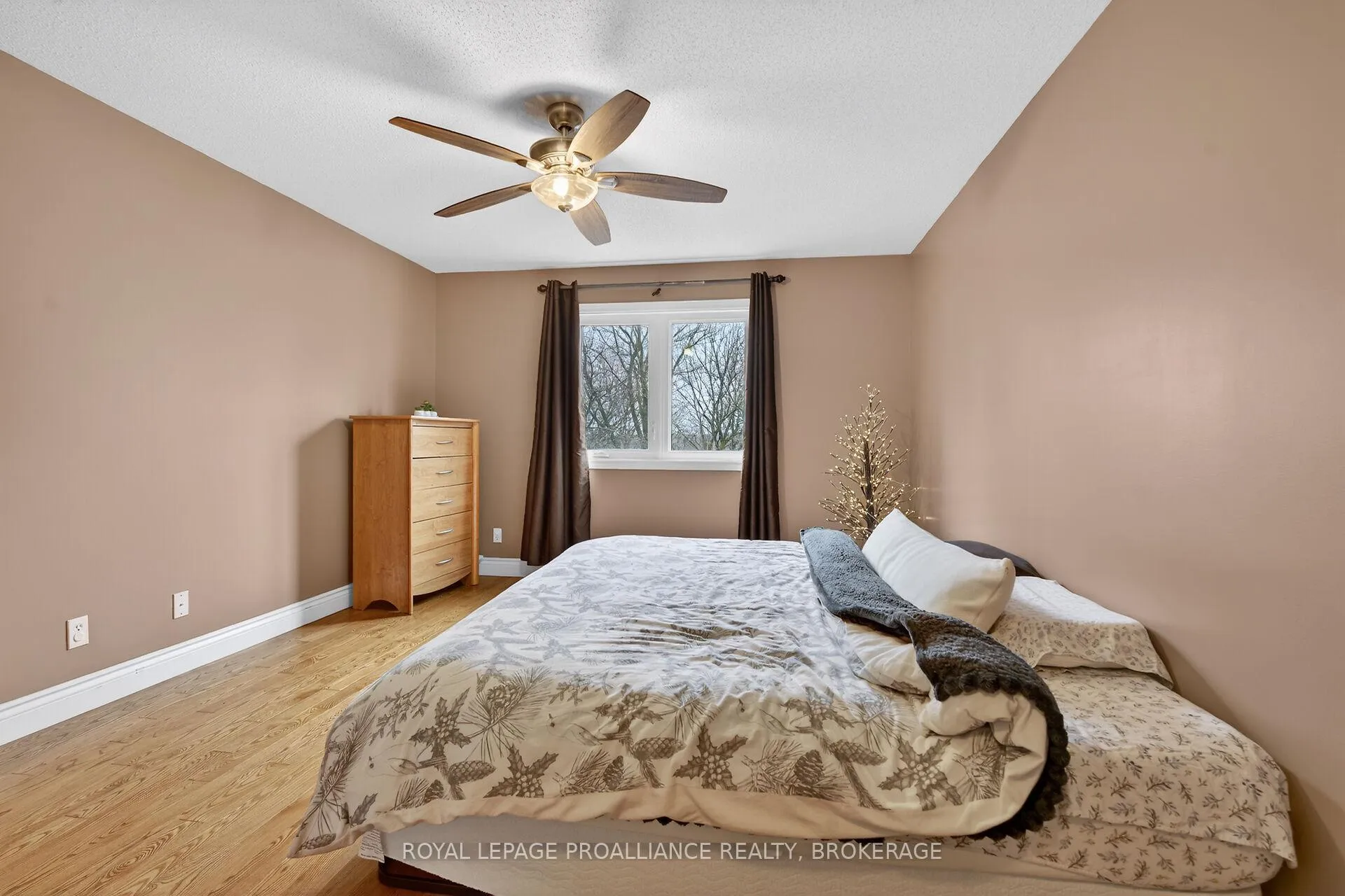 Photo 25 of 462 Weston Crescent, Kingston, East Gardiners Rd — HOMEH