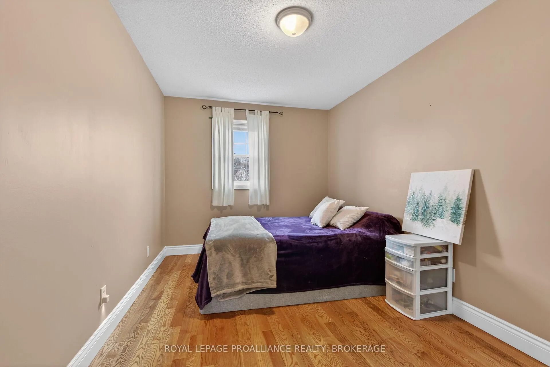 Photo 28 of 462 Weston Crescent, Kingston, East Gardiners Rd — HOMEH