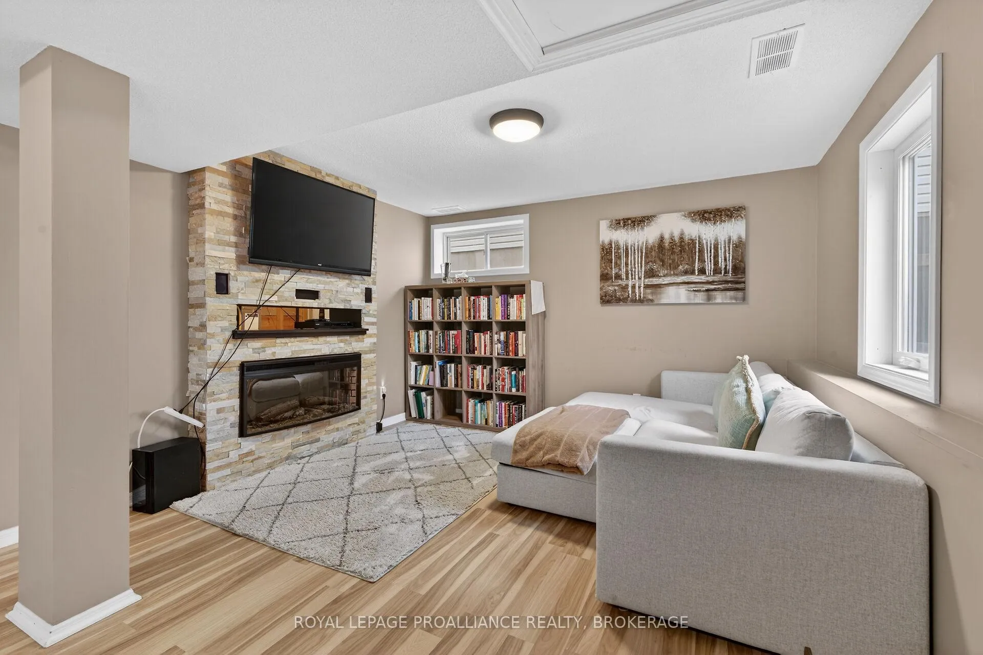 Photo 32 of 462 Weston Crescent, Kingston, East Gardiners Rd — HOMEH