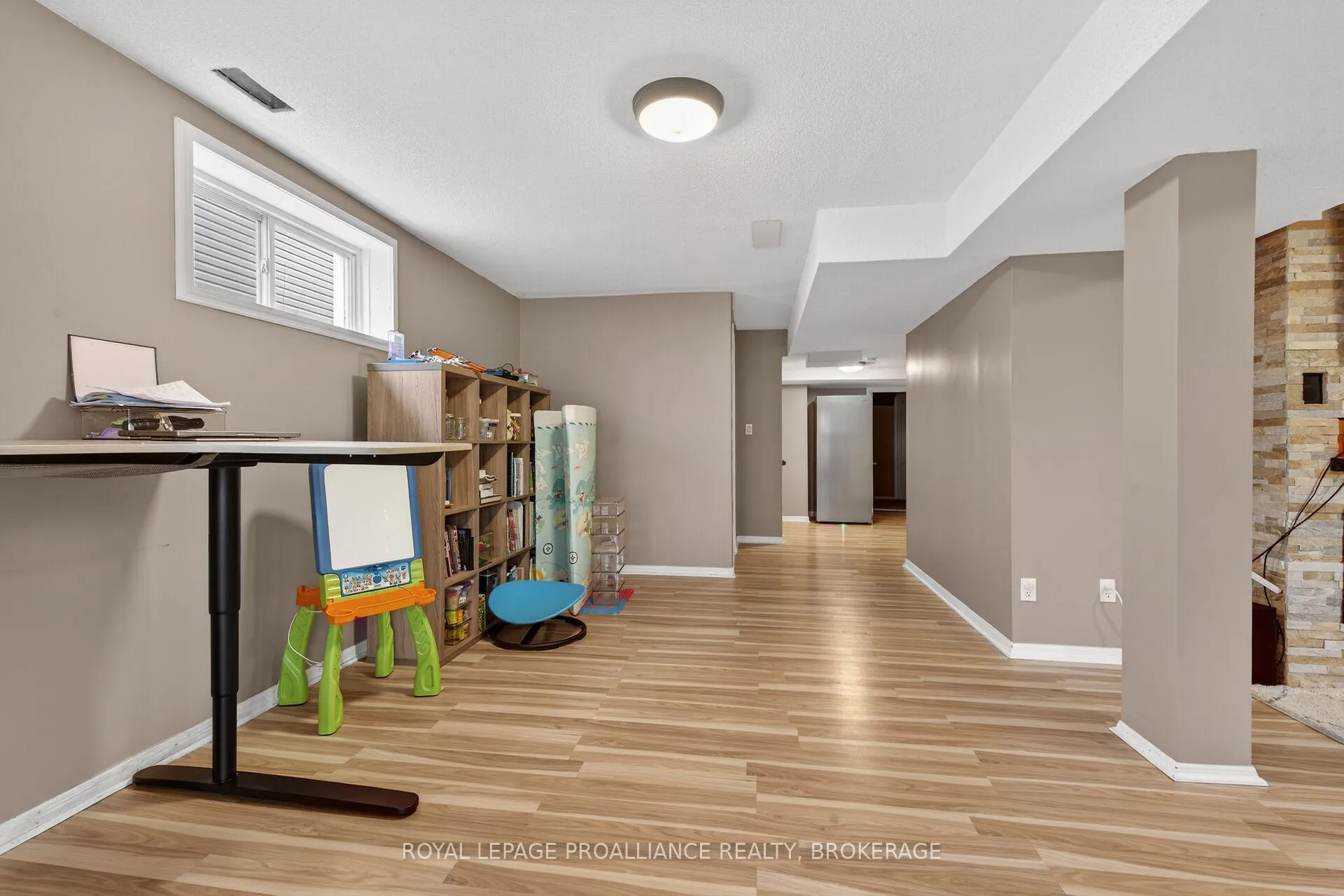 Photo 33 of 462 Weston Crescent, Kingston, East Gardiners Rd — HOMEH