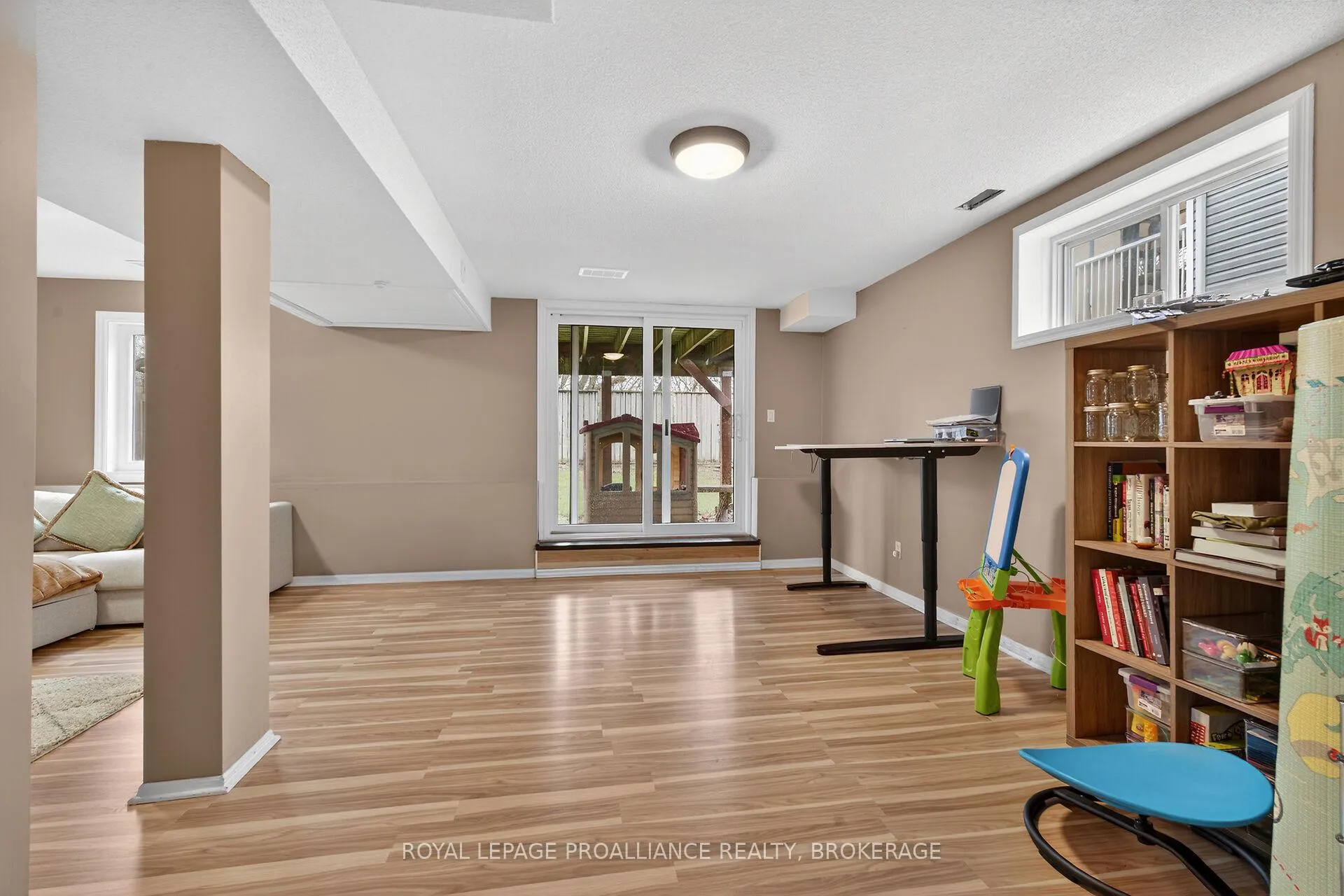 Photo 34 of 462 Weston Crescent, Kingston, East Gardiners Rd — HOMEH