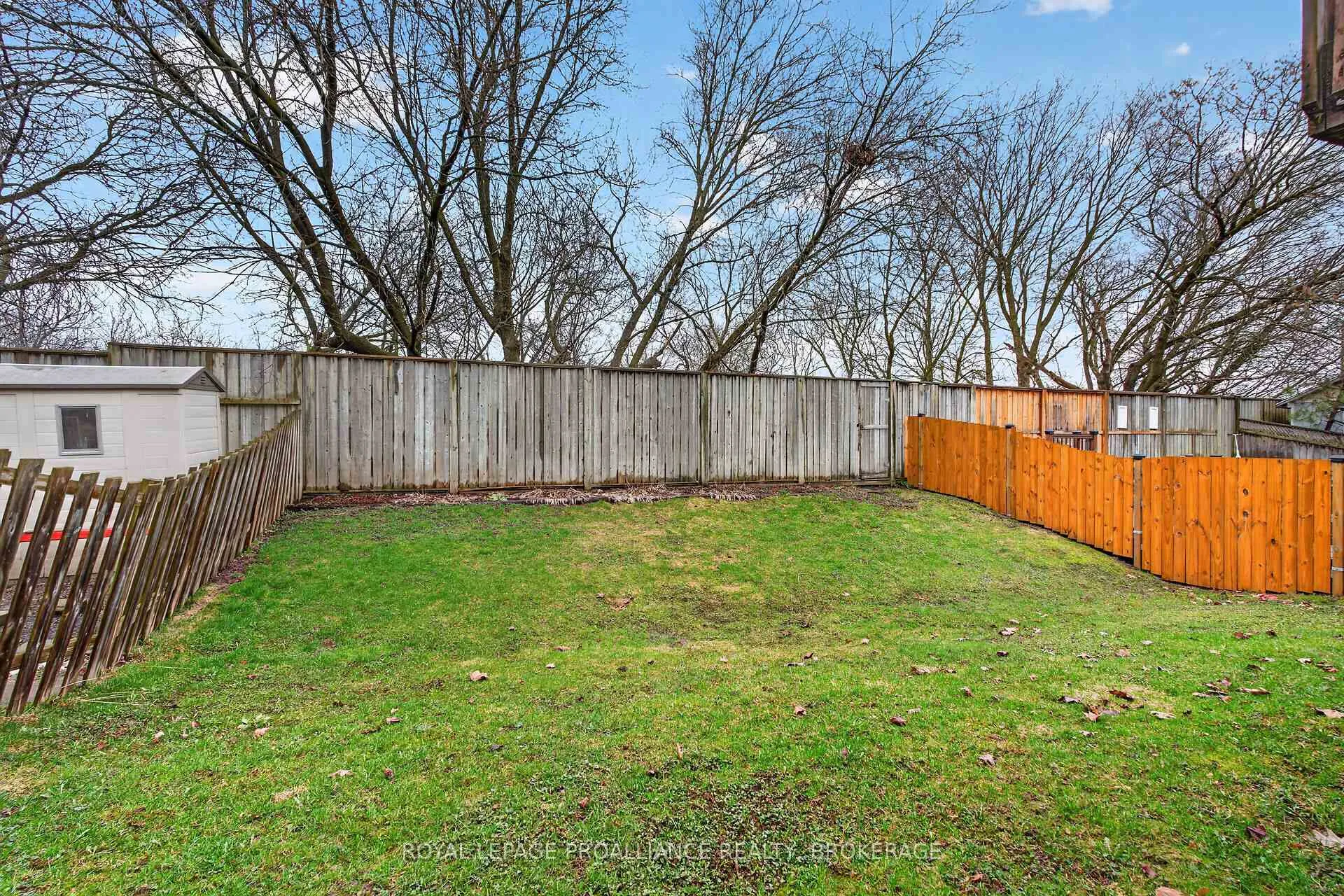 Photo 37 of 462 Weston Crescent, Kingston, East Gardiners Rd — HOMEH