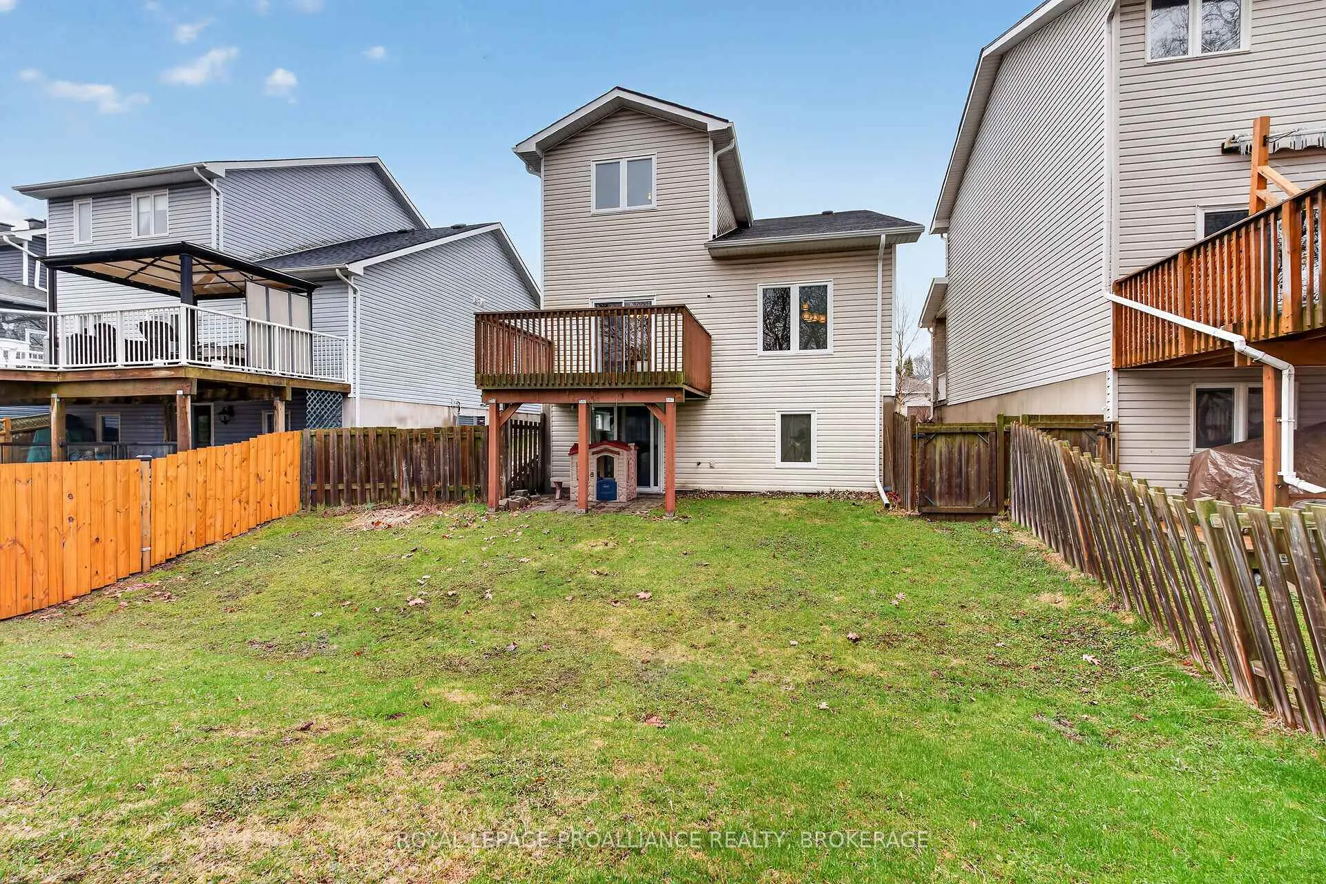 Photo 38 of 462 Weston Crescent, Kingston, East Gardiners Rd — HOMEH