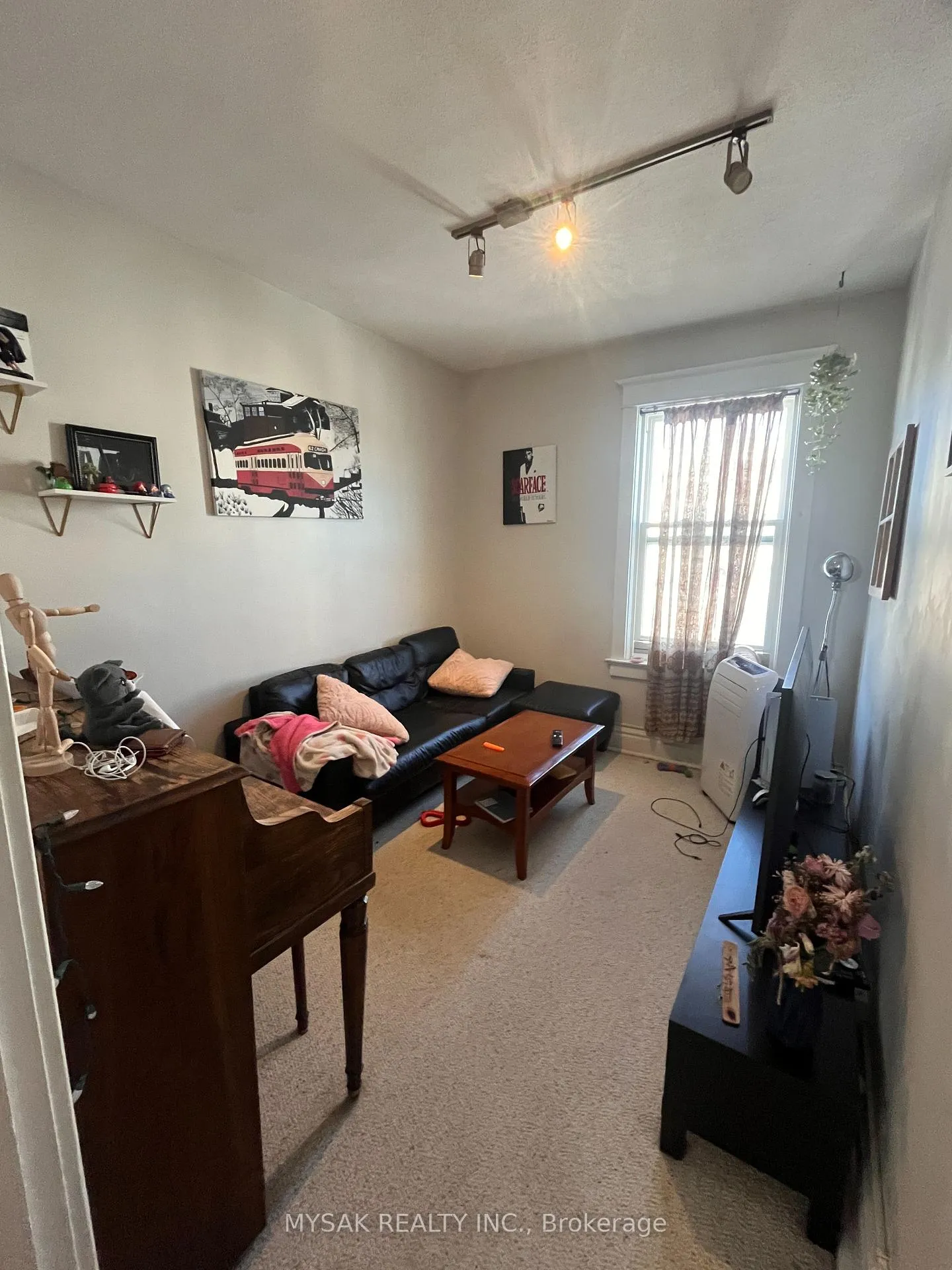 Photo 9 of 269 Sammon Avenue, Toronto, Danforth Village-East York — HOMEH