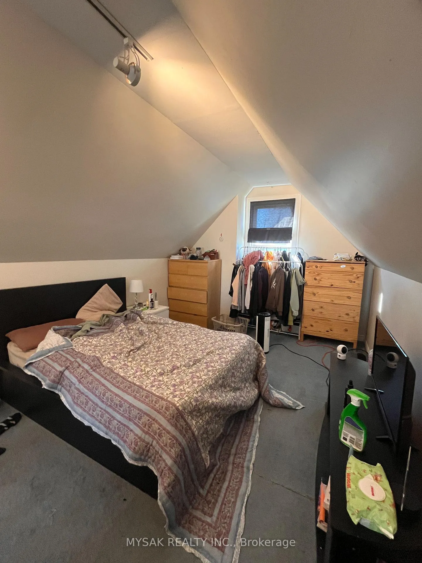 Photo 10 of 269 Sammon Avenue, Toronto, Danforth Village-East York — HOMEH
