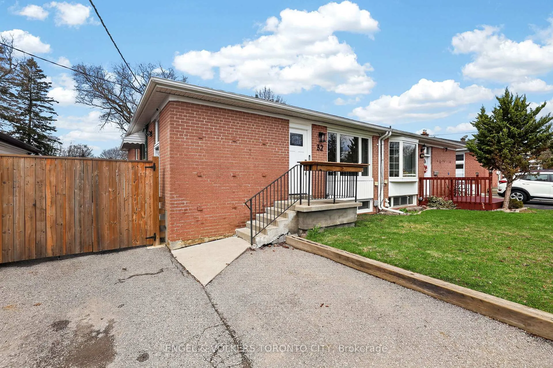 Photo 3 of 32 Davis Road, Aurora, Aurora Highlands — HOMEH