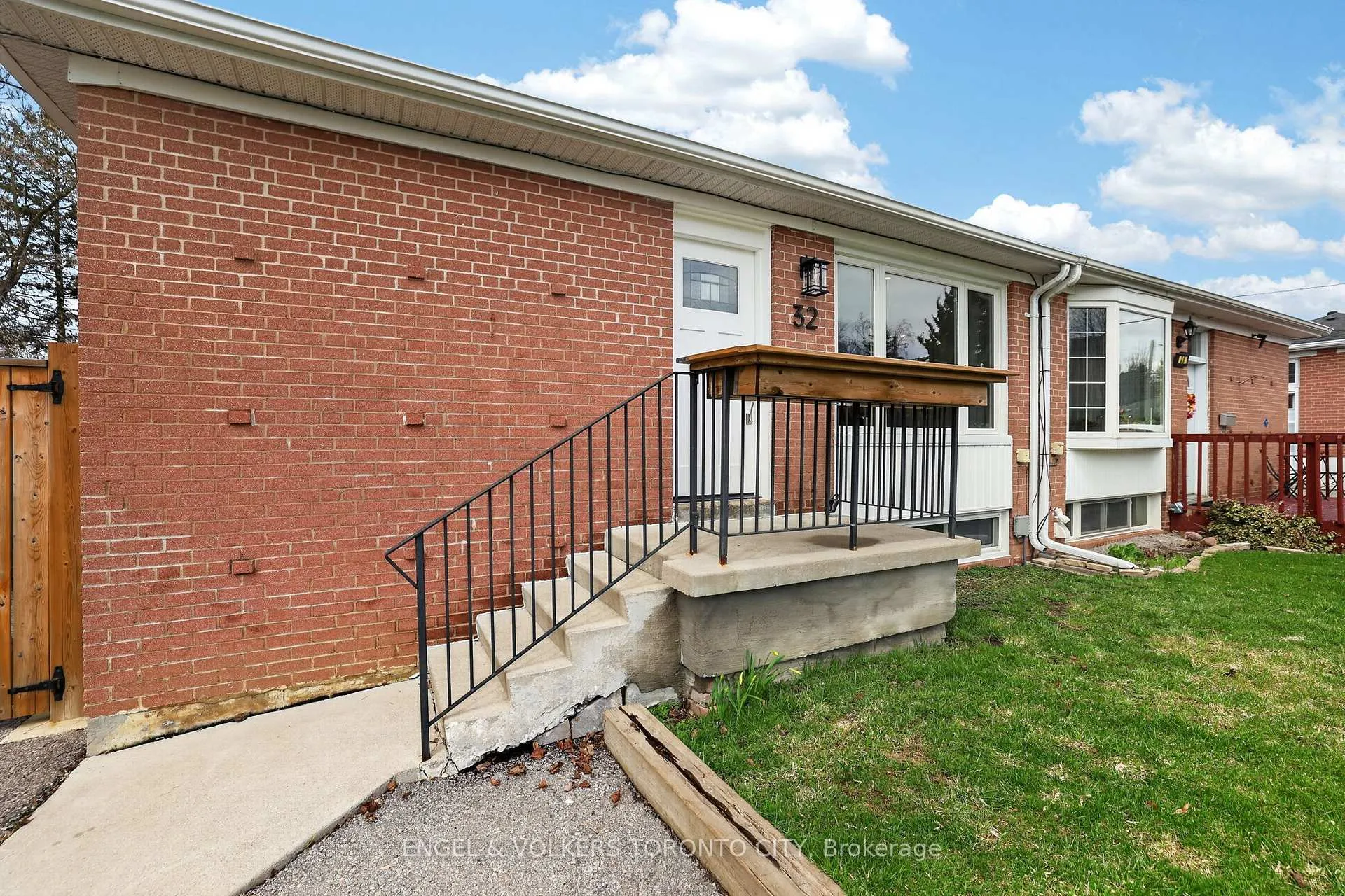 Photo 4 of 32 Davis Road, Aurora, Aurora Highlands — HOMEH