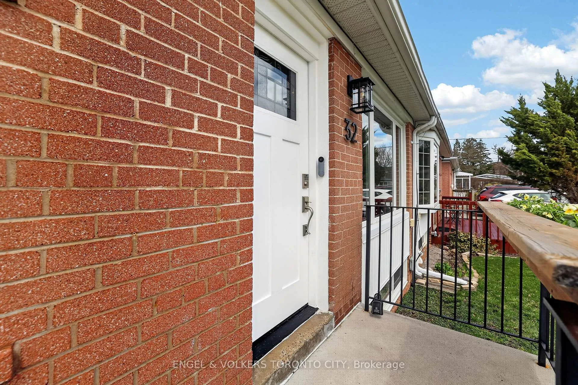 Photo 5 of 32 Davis Road, Aurora, Aurora Highlands — HOMEH