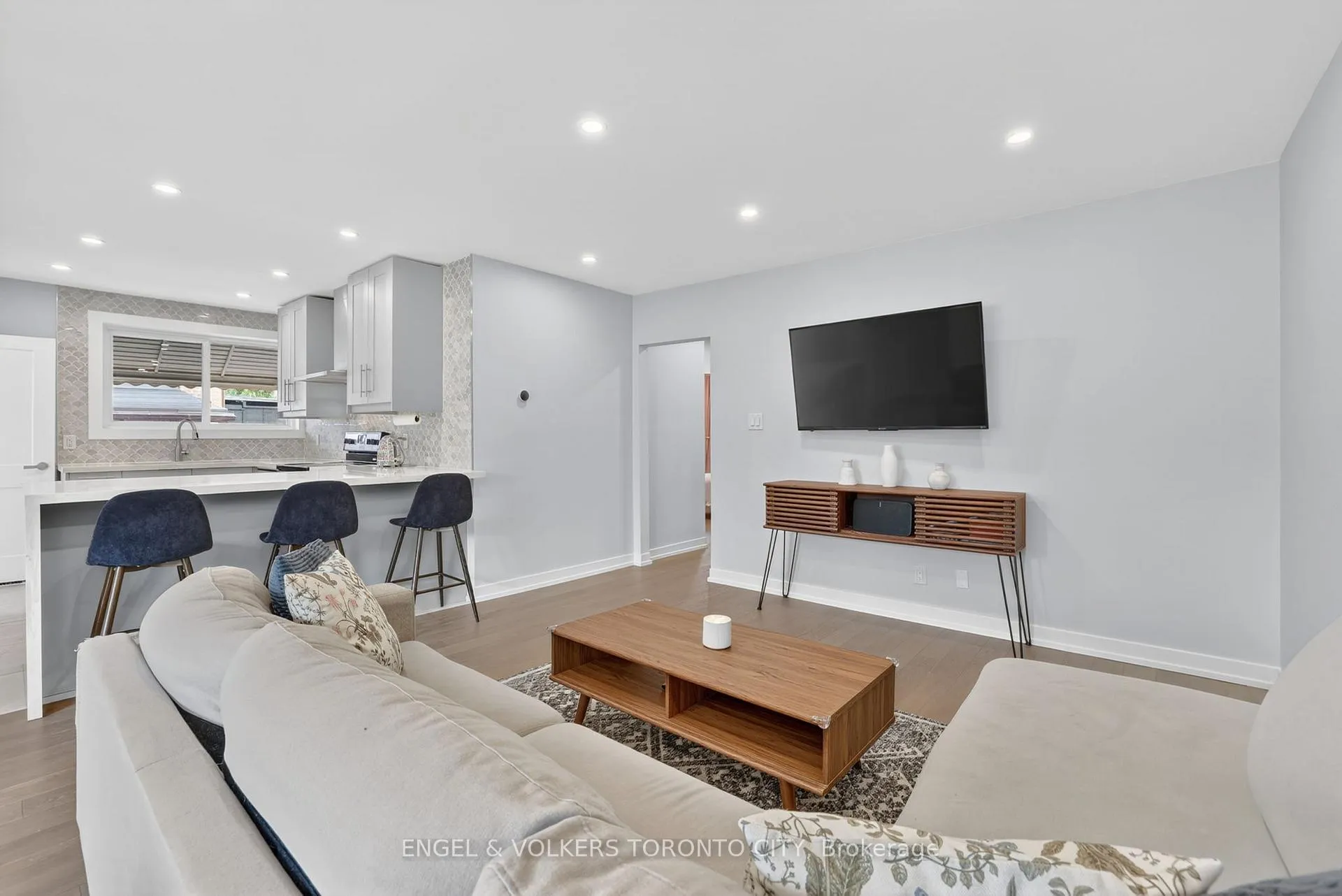 Photo 8 of 32 Davis Road, Aurora, Aurora Highlands — HOMEH