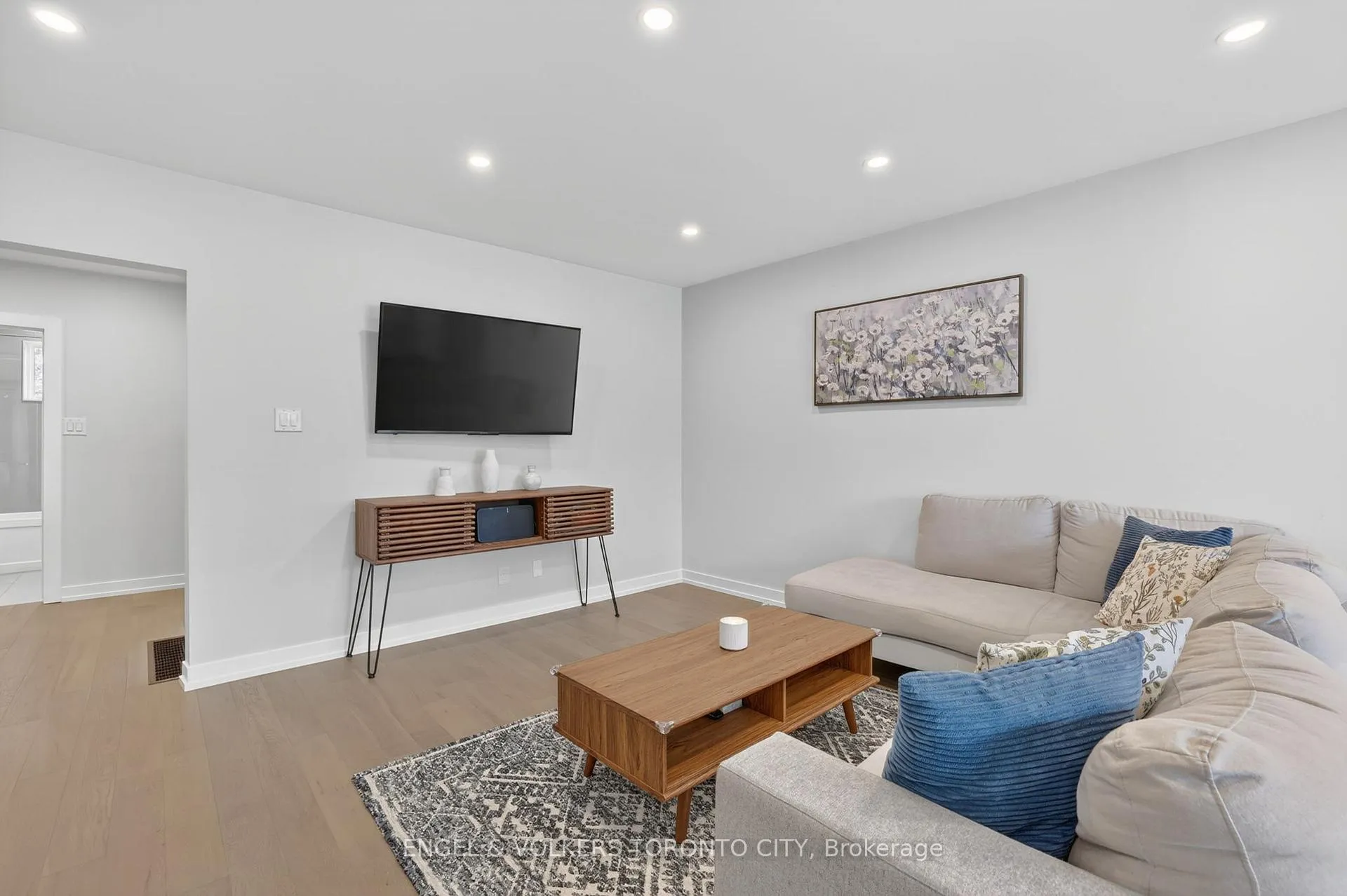 Photo 9 of 32 Davis Road, Aurora, Aurora Highlands — HOMEH