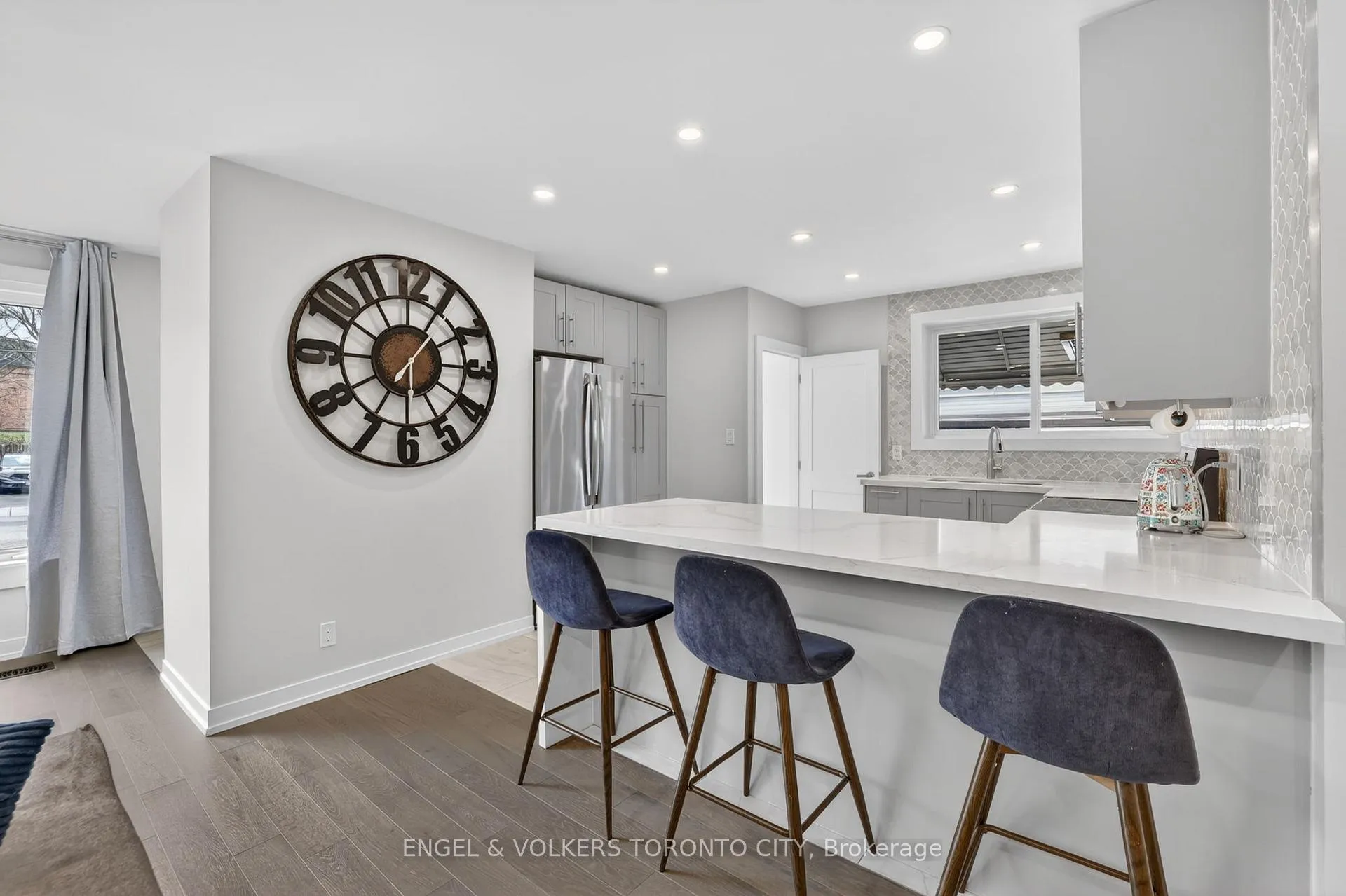 Photo 11 of 32 Davis Road, Aurora, Aurora Highlands — HOMEH