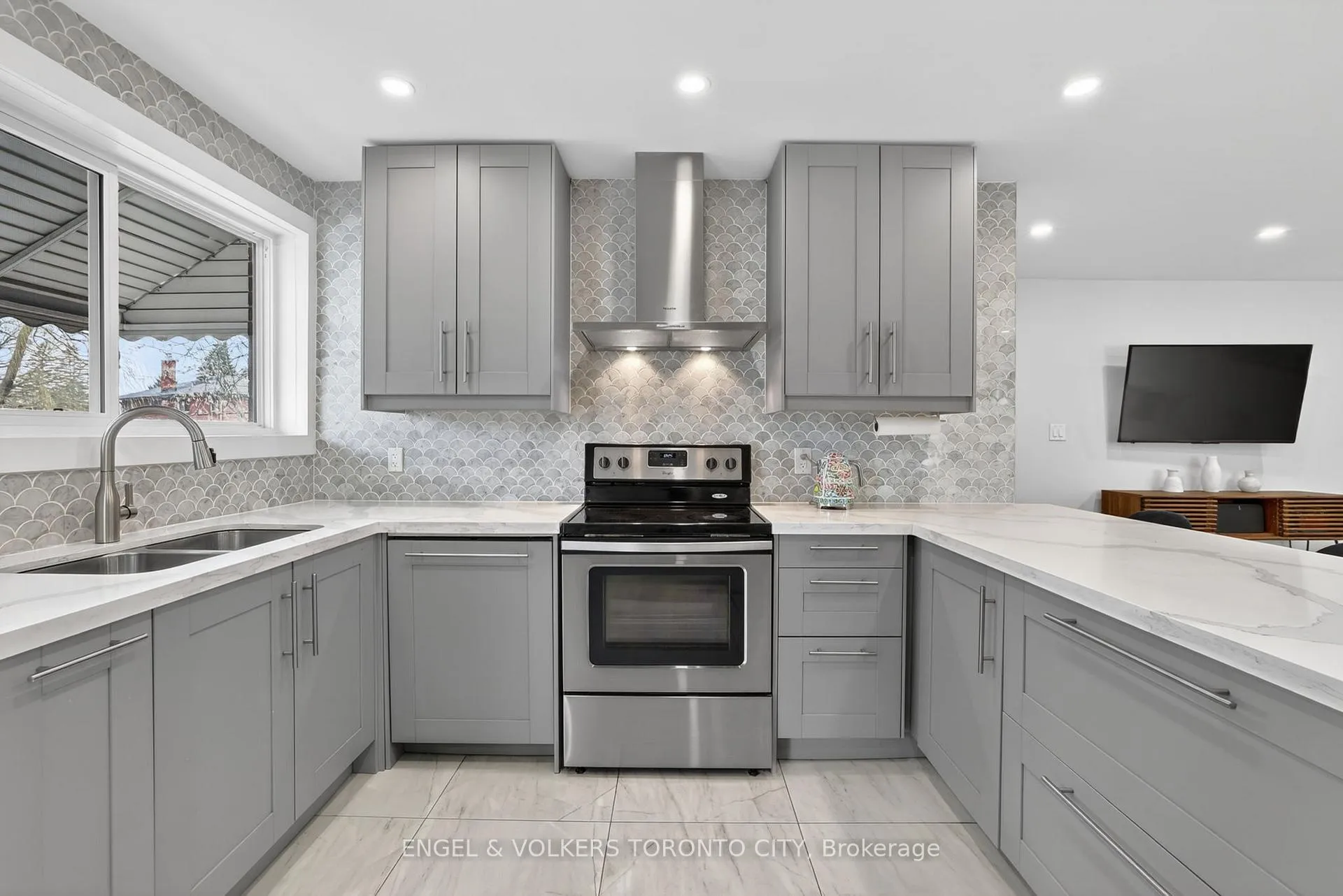 Photo 13 of 32 Davis Road, Aurora, Aurora Highlands — HOMEH