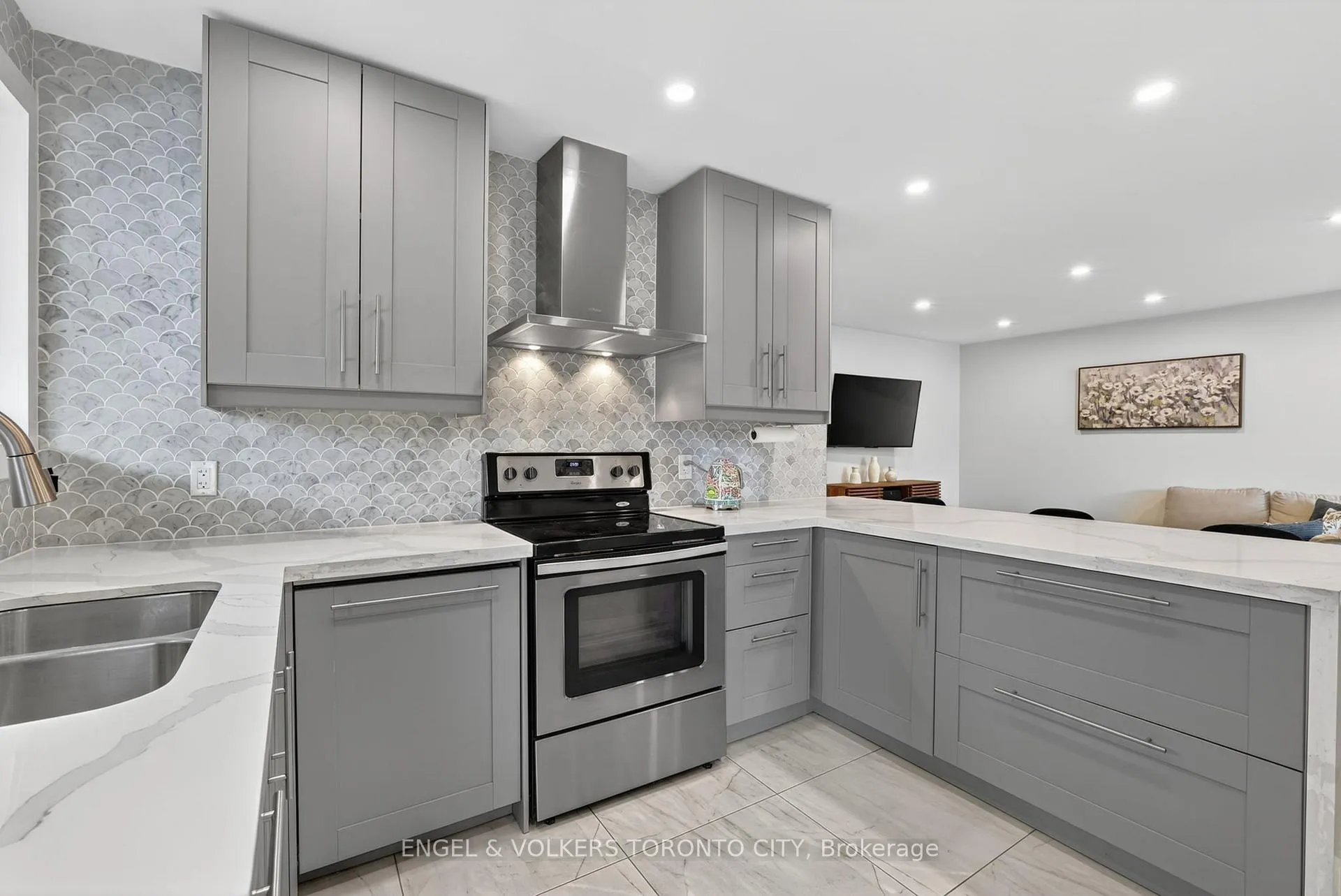 Photo 14 of 32 Davis Road, Aurora, Aurora Highlands — HOMEH