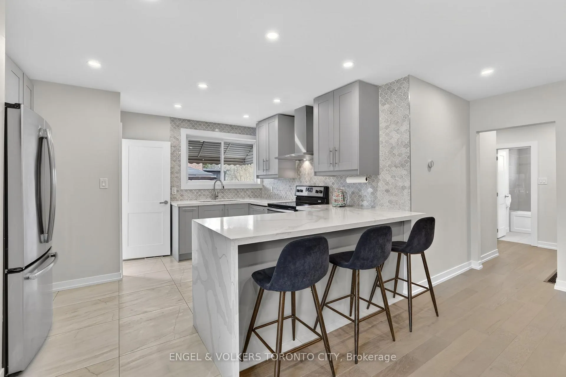 Photo 15 of 32 Davis Road, Aurora, Aurora Highlands — HOMEH