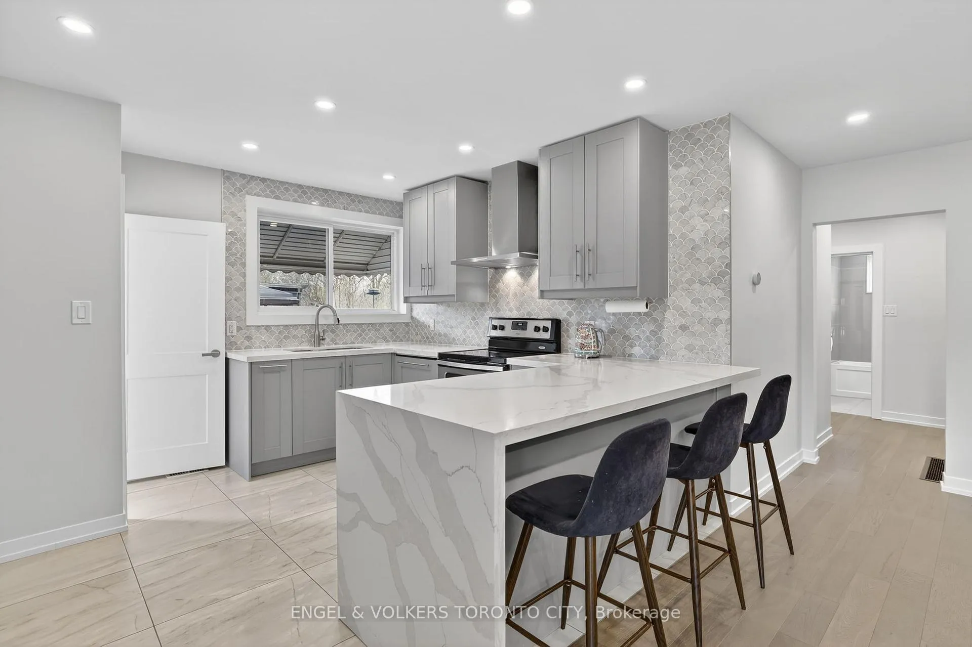 Photo 16 of 32 Davis Road, Aurora, Aurora Highlands — HOMEH