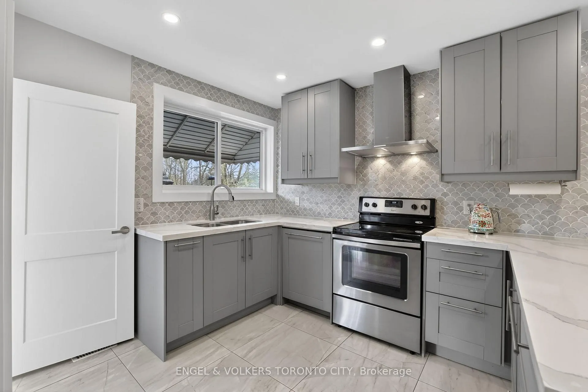 Photo 17 of 32 Davis Road, Aurora, Aurora Highlands — HOMEH