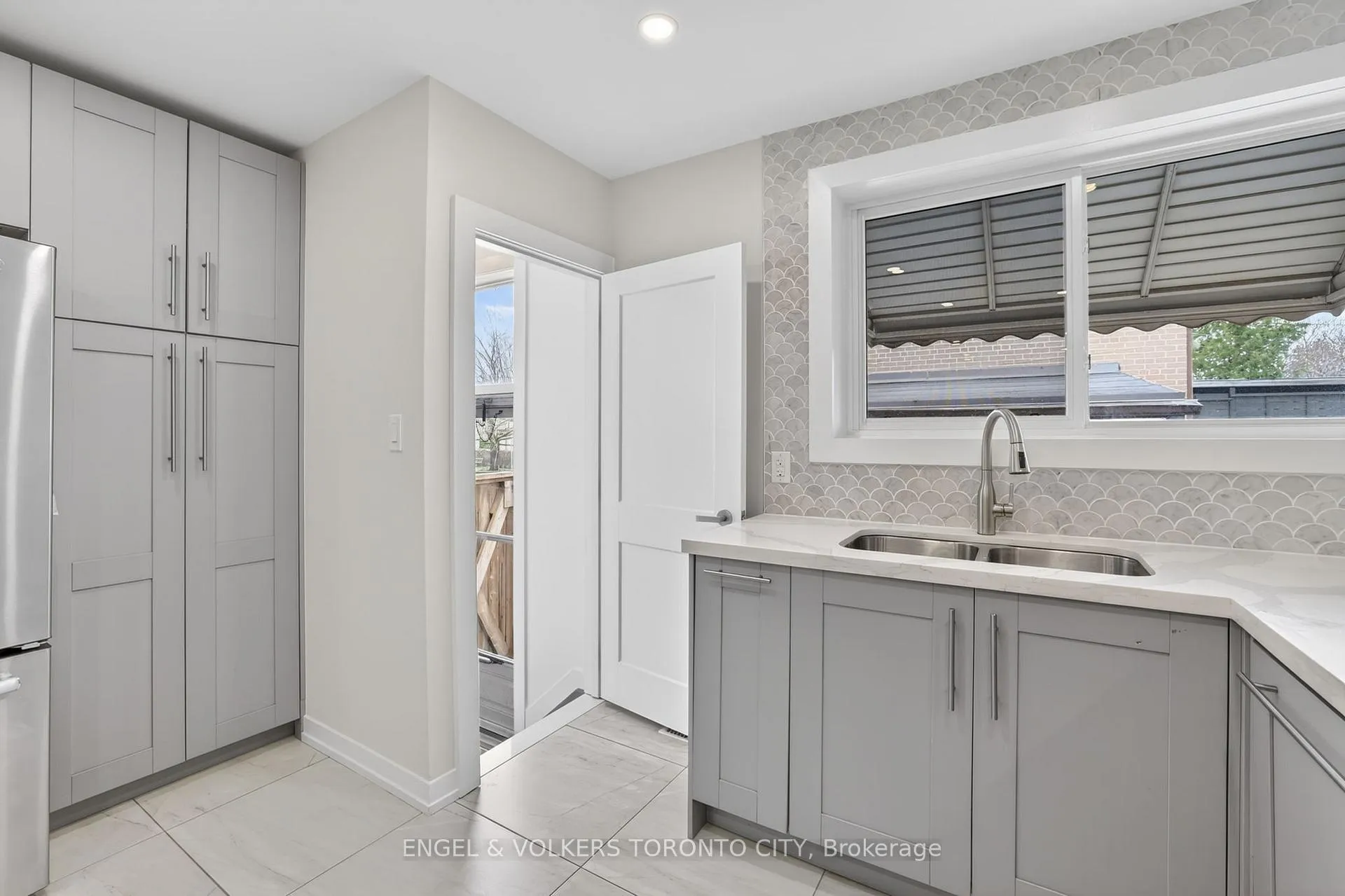 Photo 18 of 32 Davis Road, Aurora, Aurora Highlands — HOMEH
