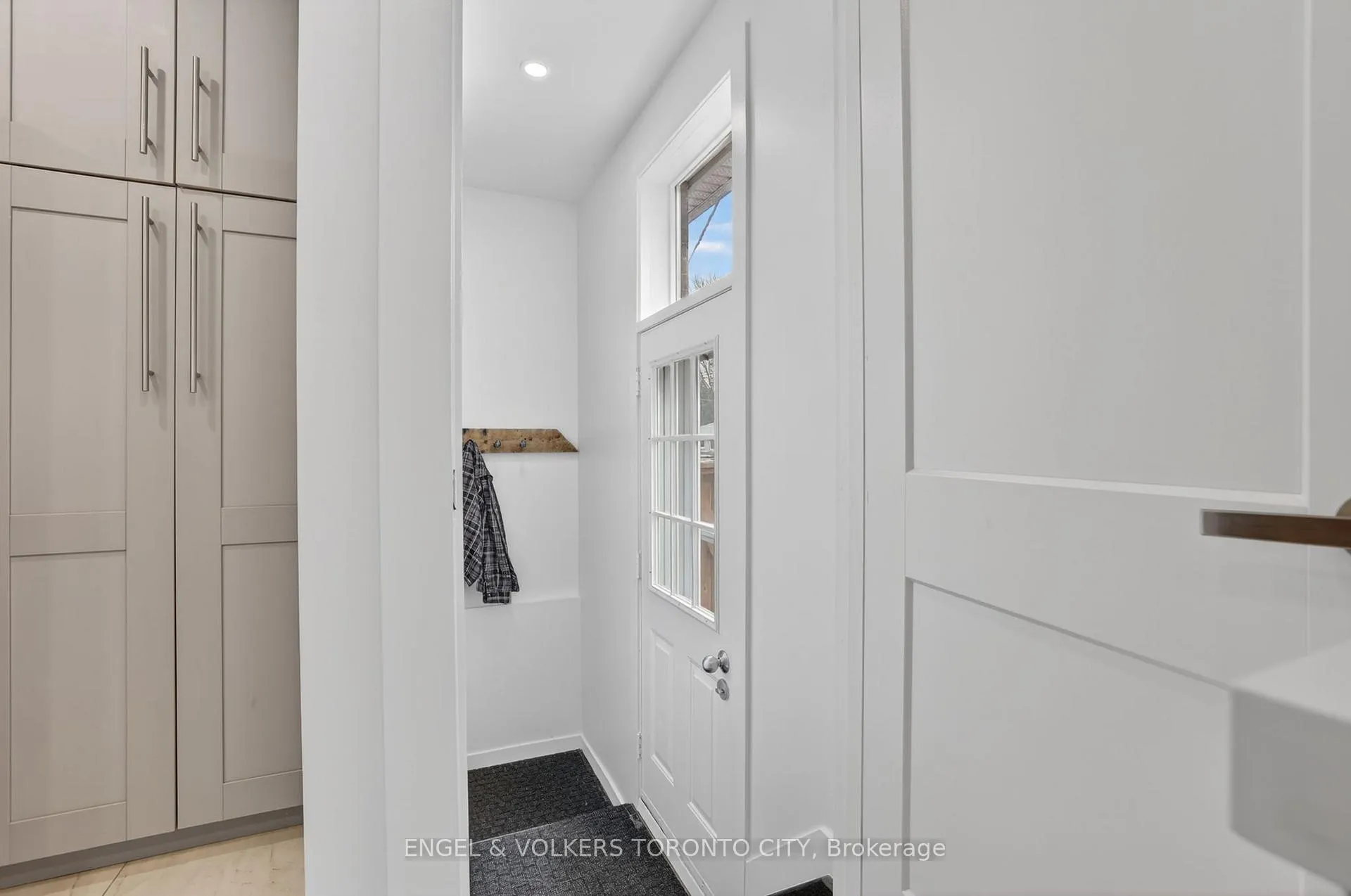 Photo 20 of 32 Davis Road, Aurora, Aurora Highlands — HOMEH