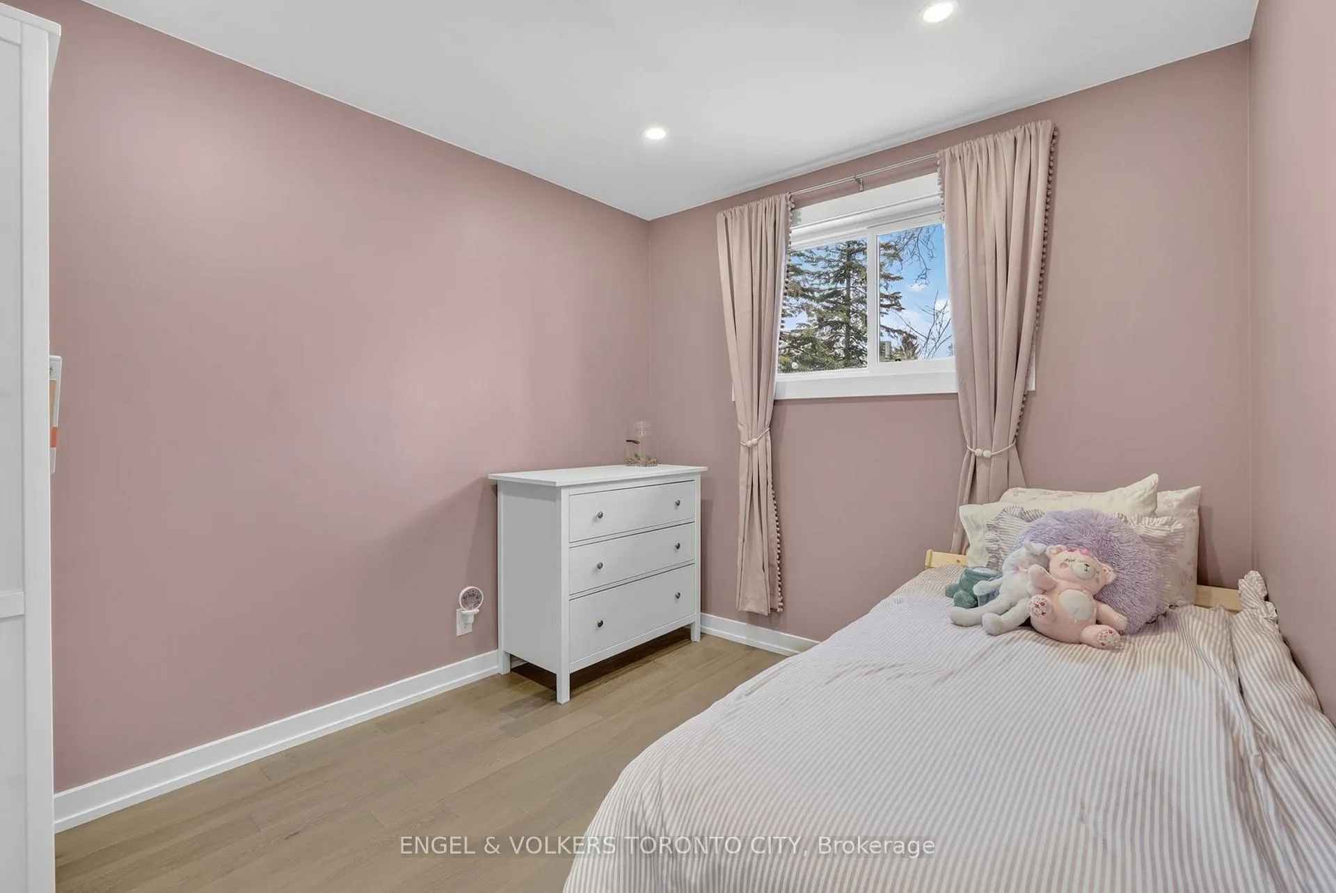 Photo 25 of 32 Davis Road, Aurora, Aurora Highlands — HOMEH