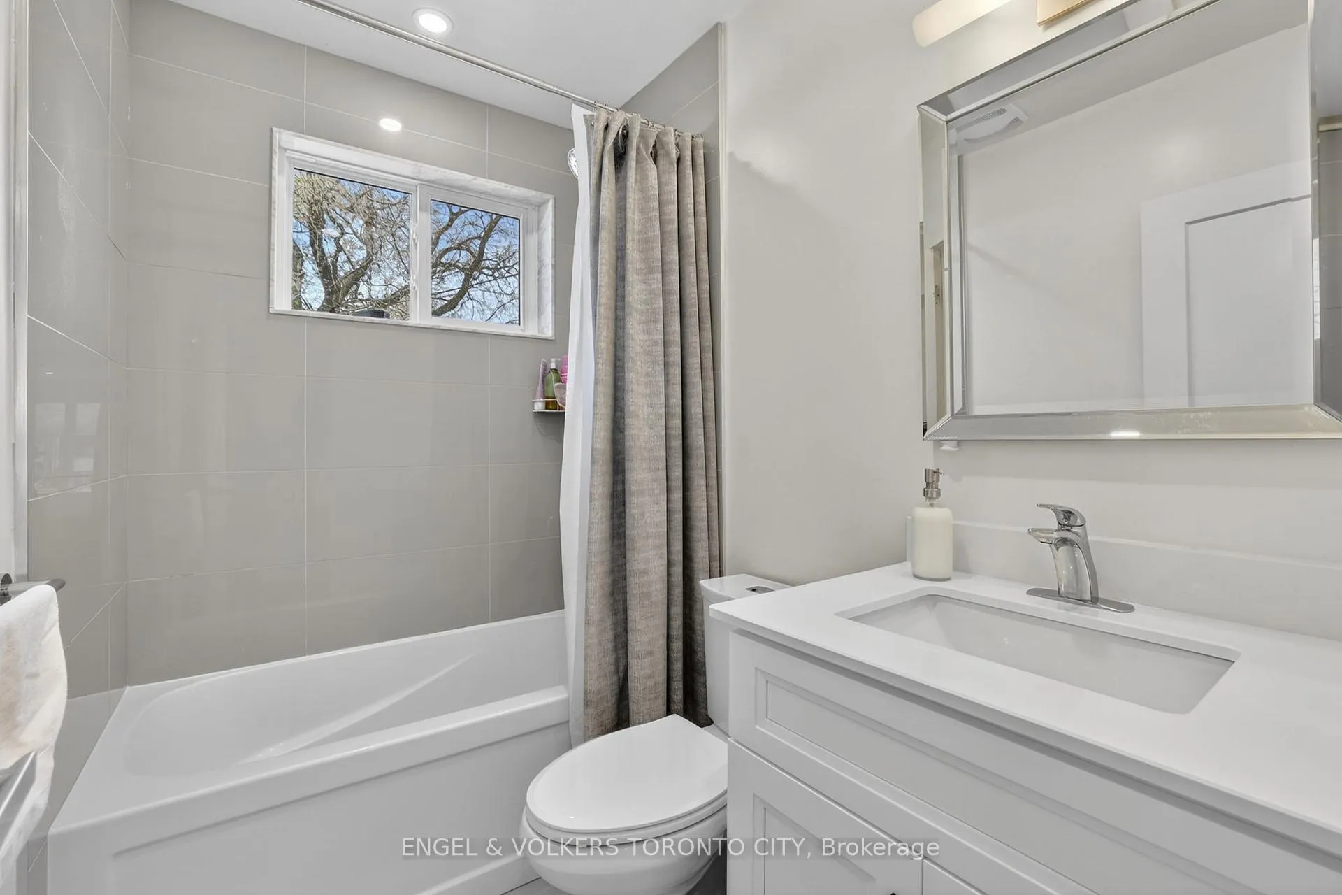 Photo 29 of 32 Davis Road, Aurora, Aurora Highlands — HOMEH