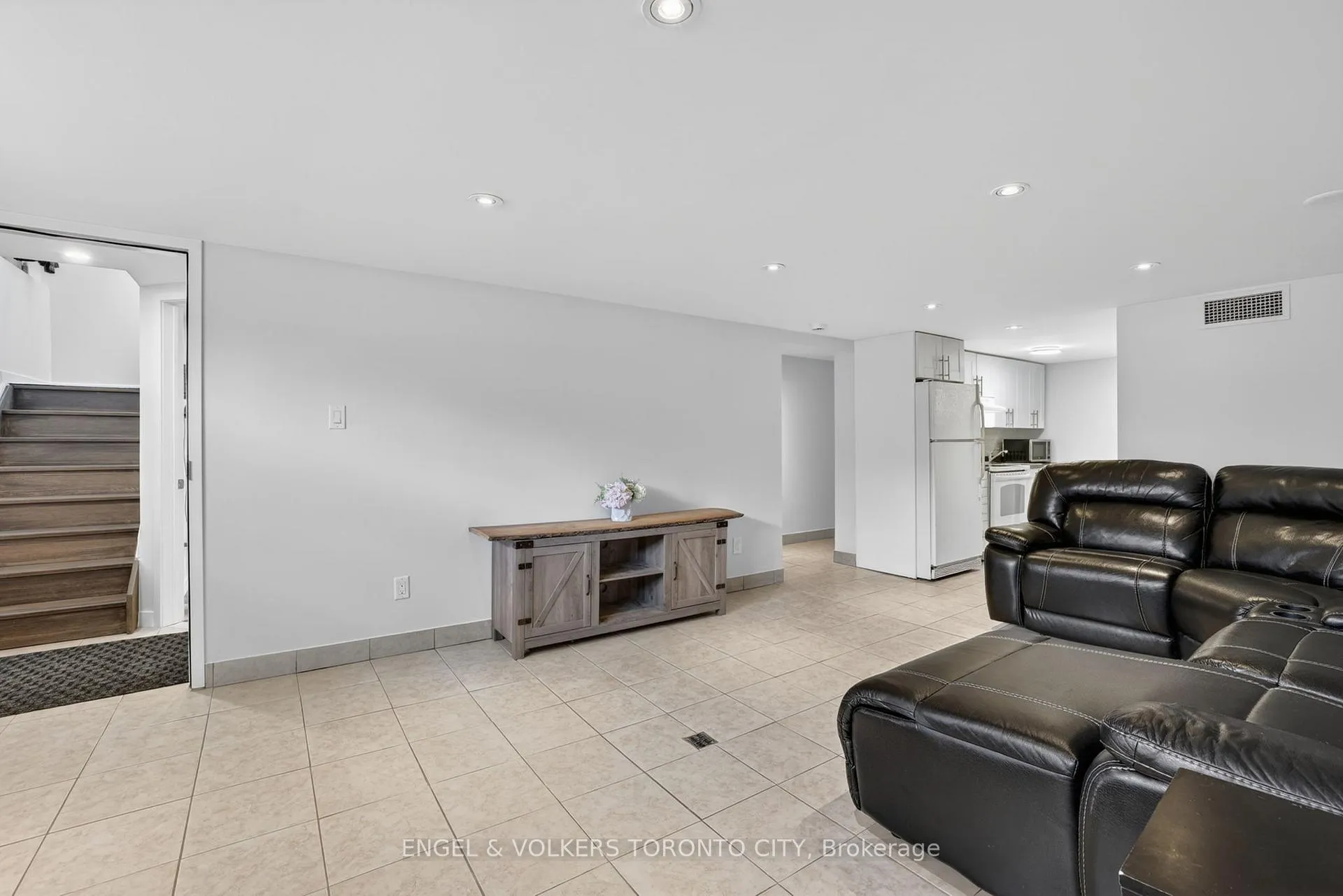 Photo 31 of 32 Davis Road, Aurora, Aurora Highlands — HOMEH