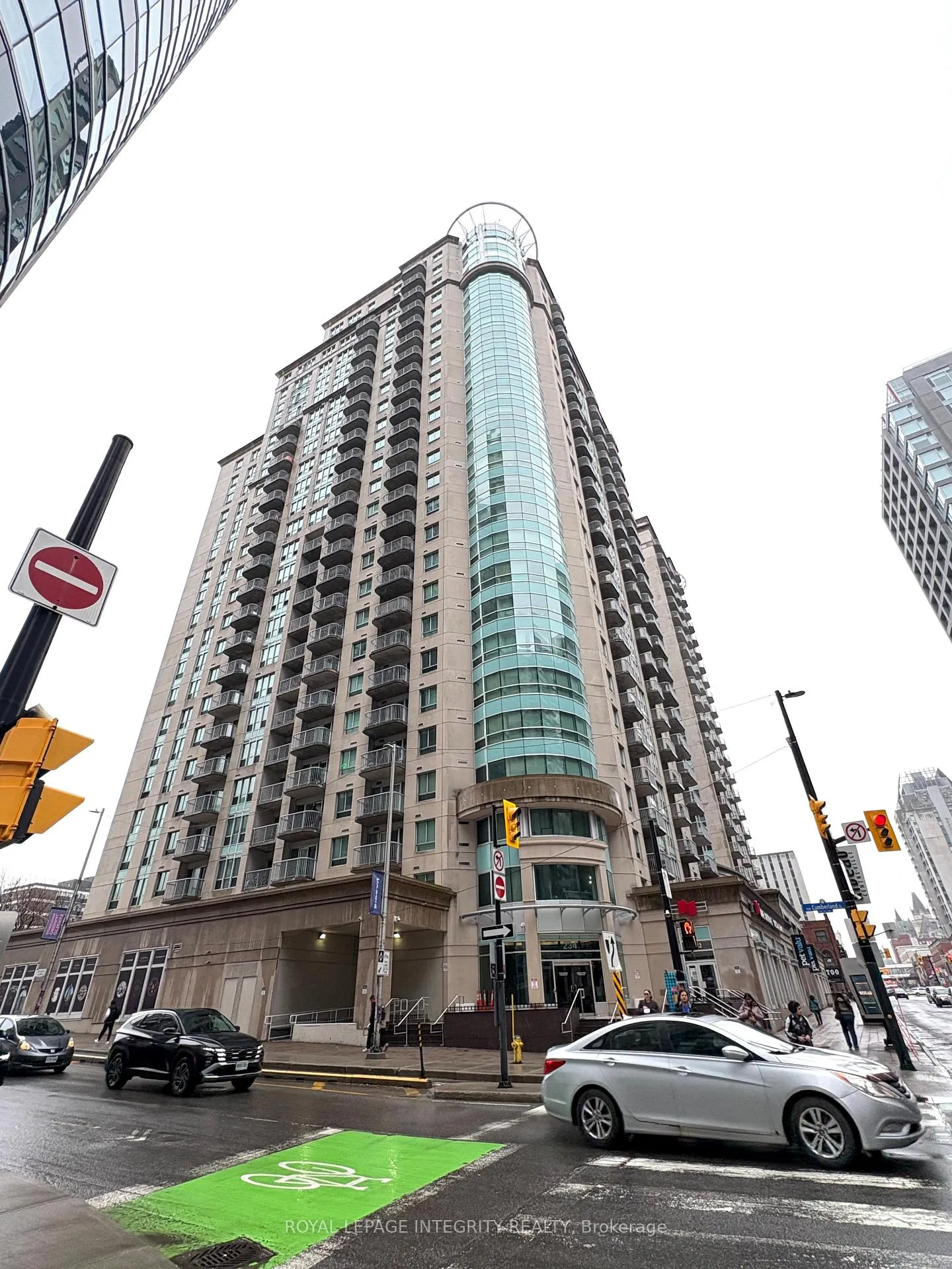 Front of Unit 1808, 234 Rideau Street