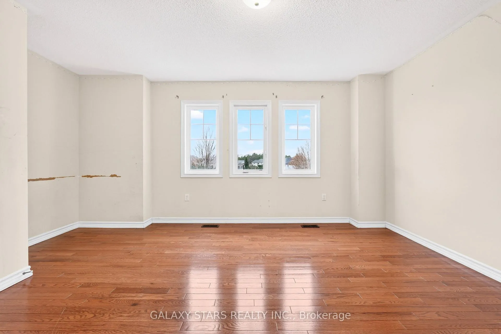 Photo 9 of 1844 Western Avenue, Oshawa, Samac — HOMEH