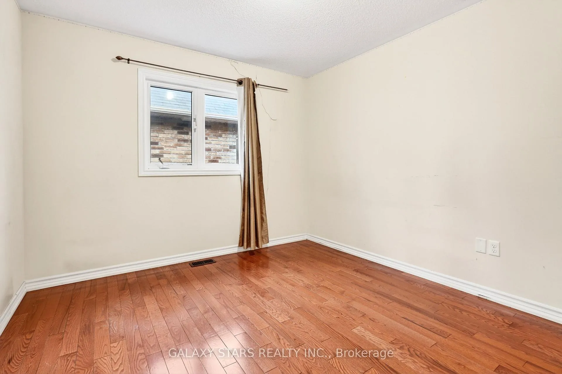 Photo 14 of 1844 Western Avenue, Oshawa, Samac — HOMEH