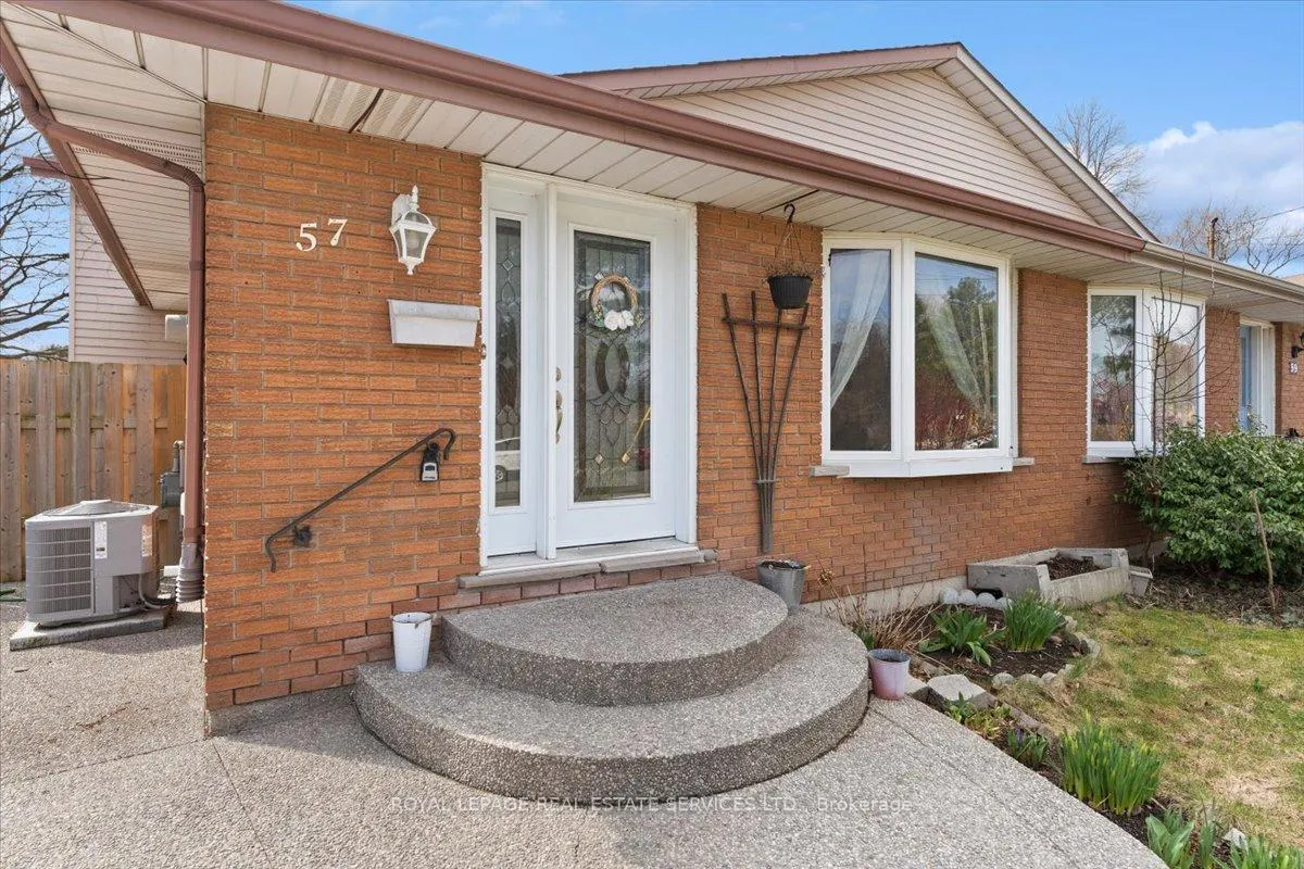 Photo 3 of 57 Elora Drive, Hamilton, Fessenden — HOMEH