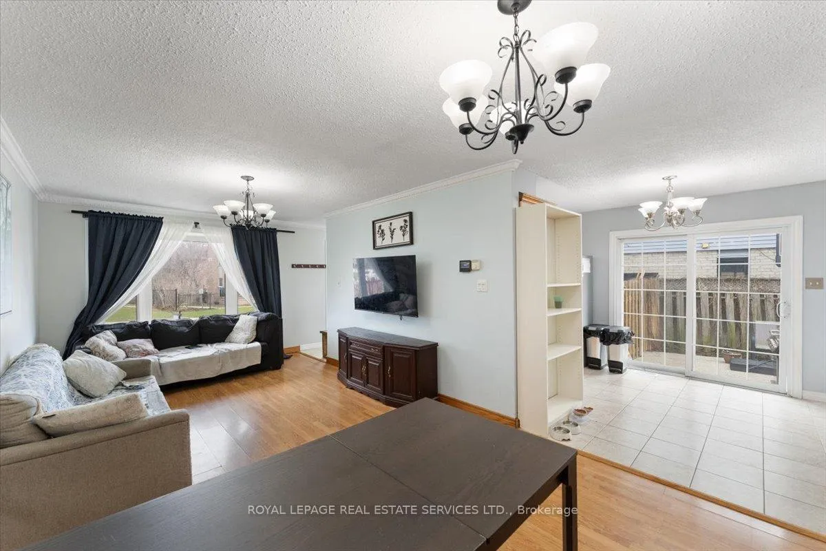 Photo 9 of 57 Elora Drive, Hamilton, Fessenden — HOMEH