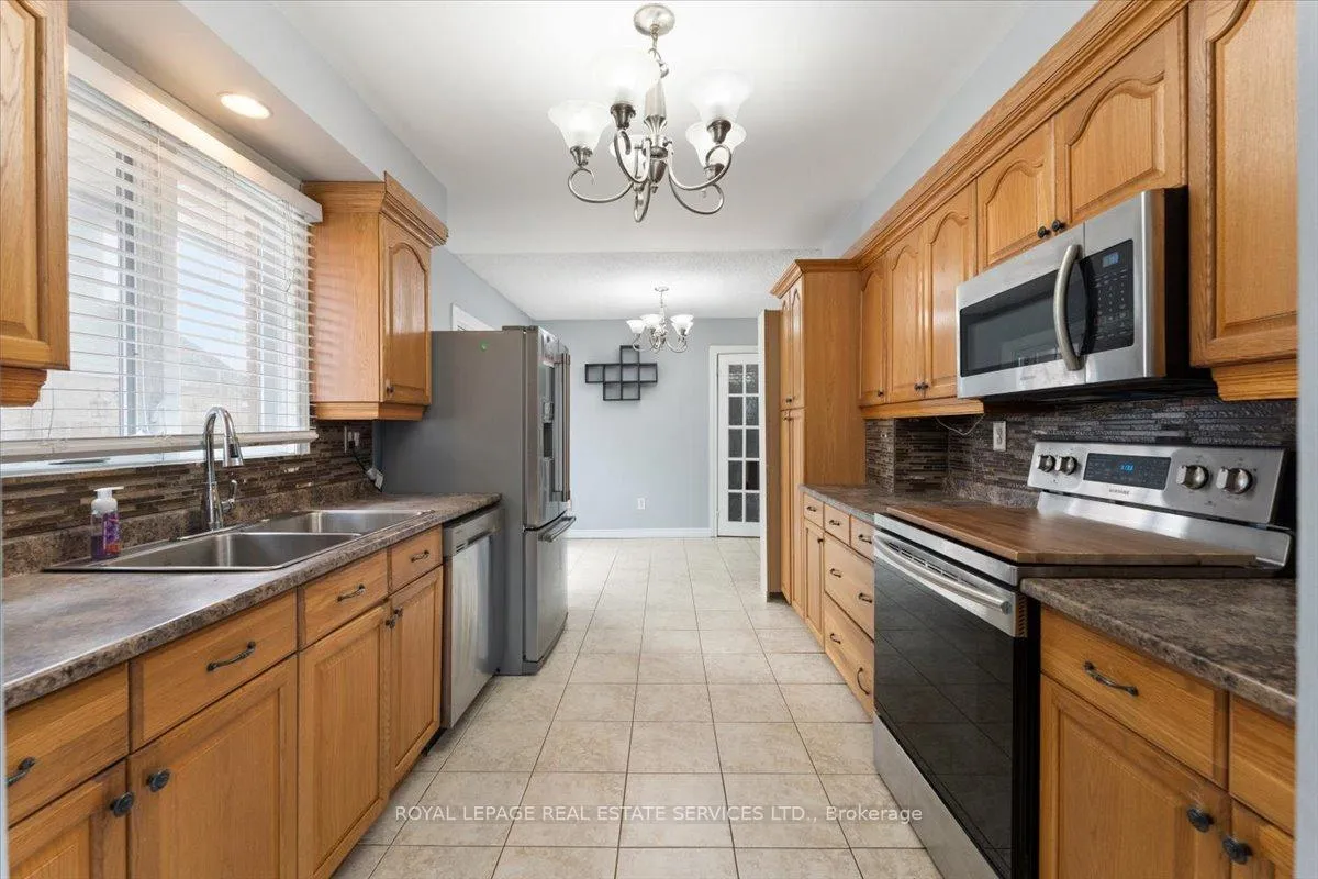 Photo 10 of 57 Elora Drive, Hamilton, Fessenden — HOMEH