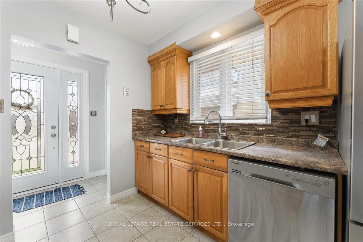 Photo 12 of 57 Elora Drive, Hamilton, Fessenden — HOMEH