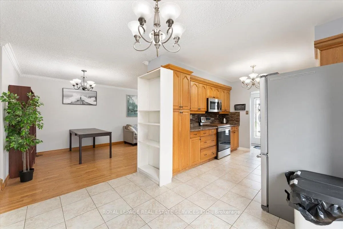 Photo 13 of 57 Elora Drive, Hamilton, Fessenden — HOMEH