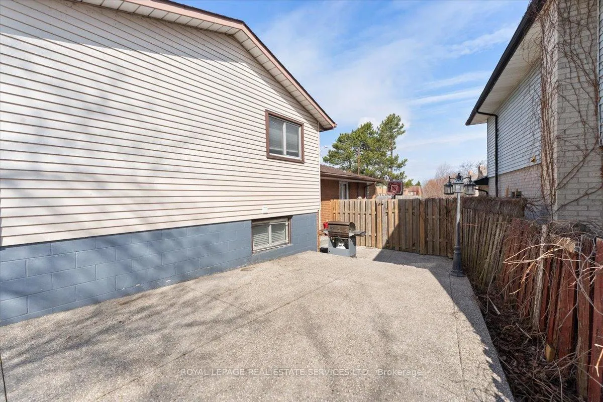 Photo 35 of 57 Elora Drive, Hamilton, Fessenden — HOMEH