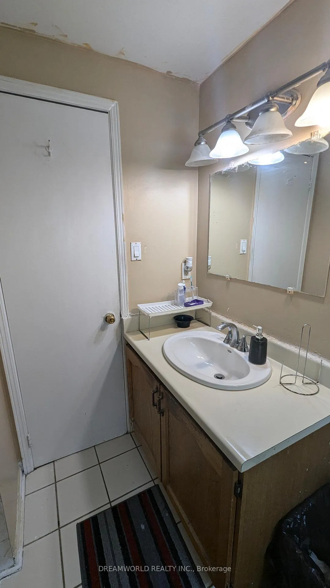 Photo 19 of 52 Gardiner Drive, Ajax, Central — HOMEH