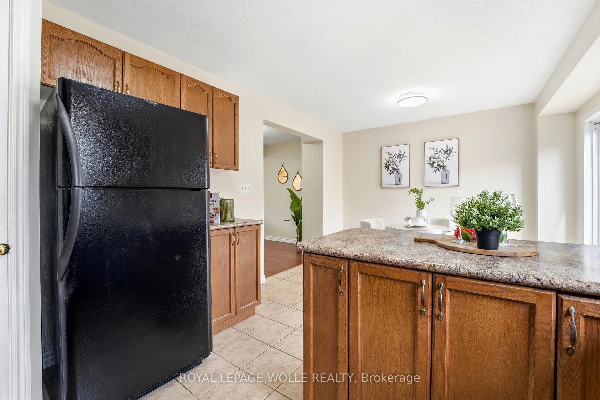 Photo 12 of 87 Ralgreen Crescent, Waterloo — HOMEH