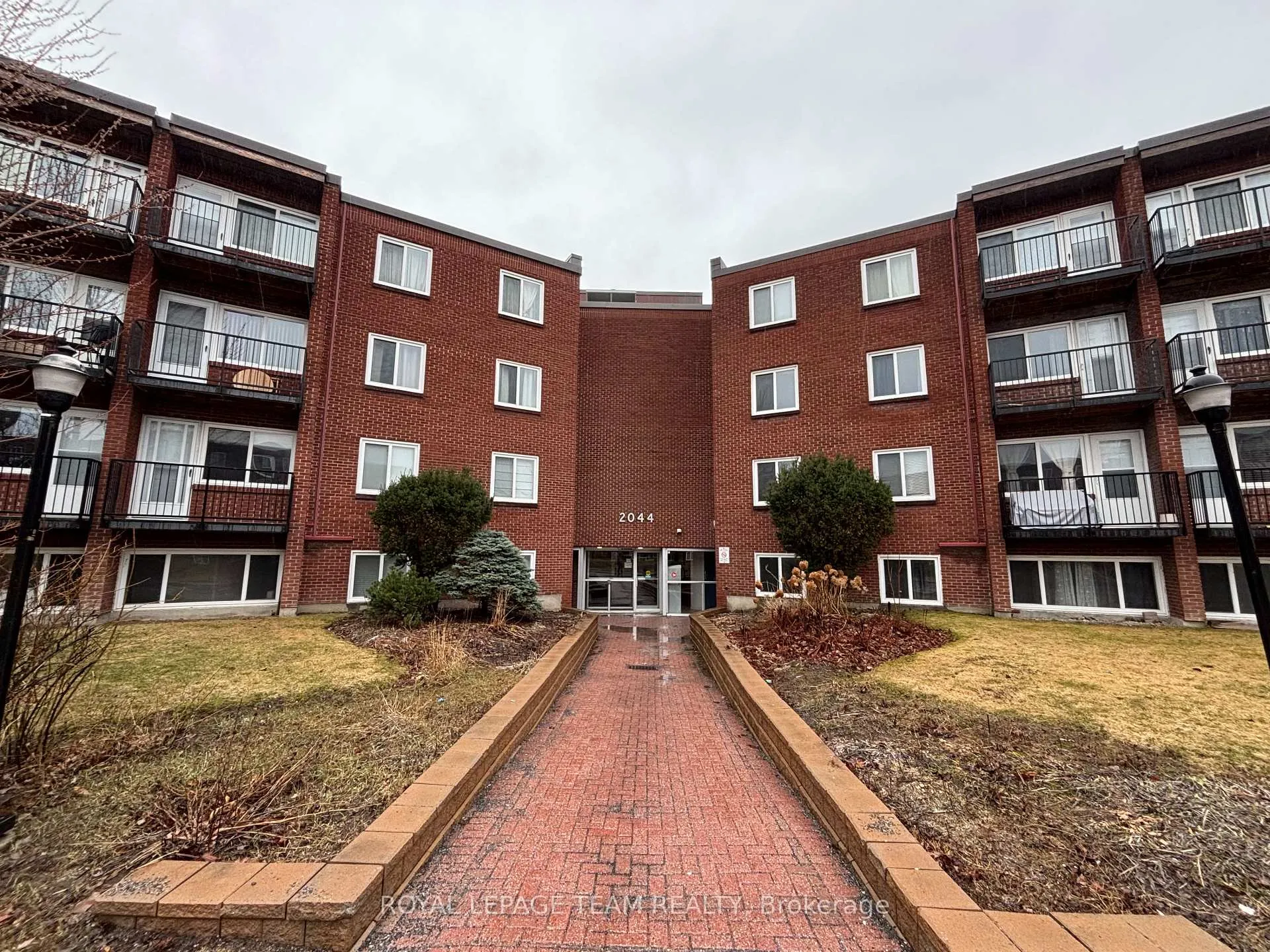 Photo 3 of Unit 102C, 2044 Arrowsmith Drive, Ottawa, Beacon Hill South — HOMEH