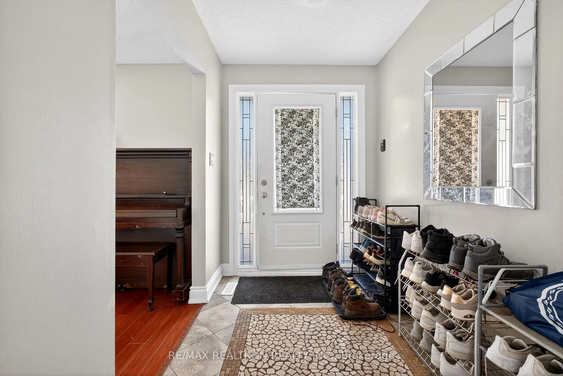 Photo 7 of 301 Lupin Drive, Whitby, Downtown Whitby — HOMEH