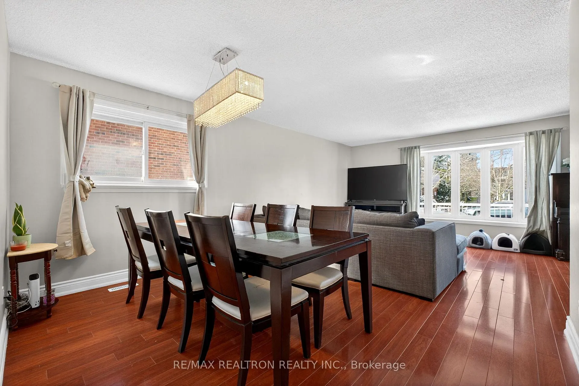 Photo 11 of 301 Lupin Drive, Whitby, Downtown Whitby — HOMEH