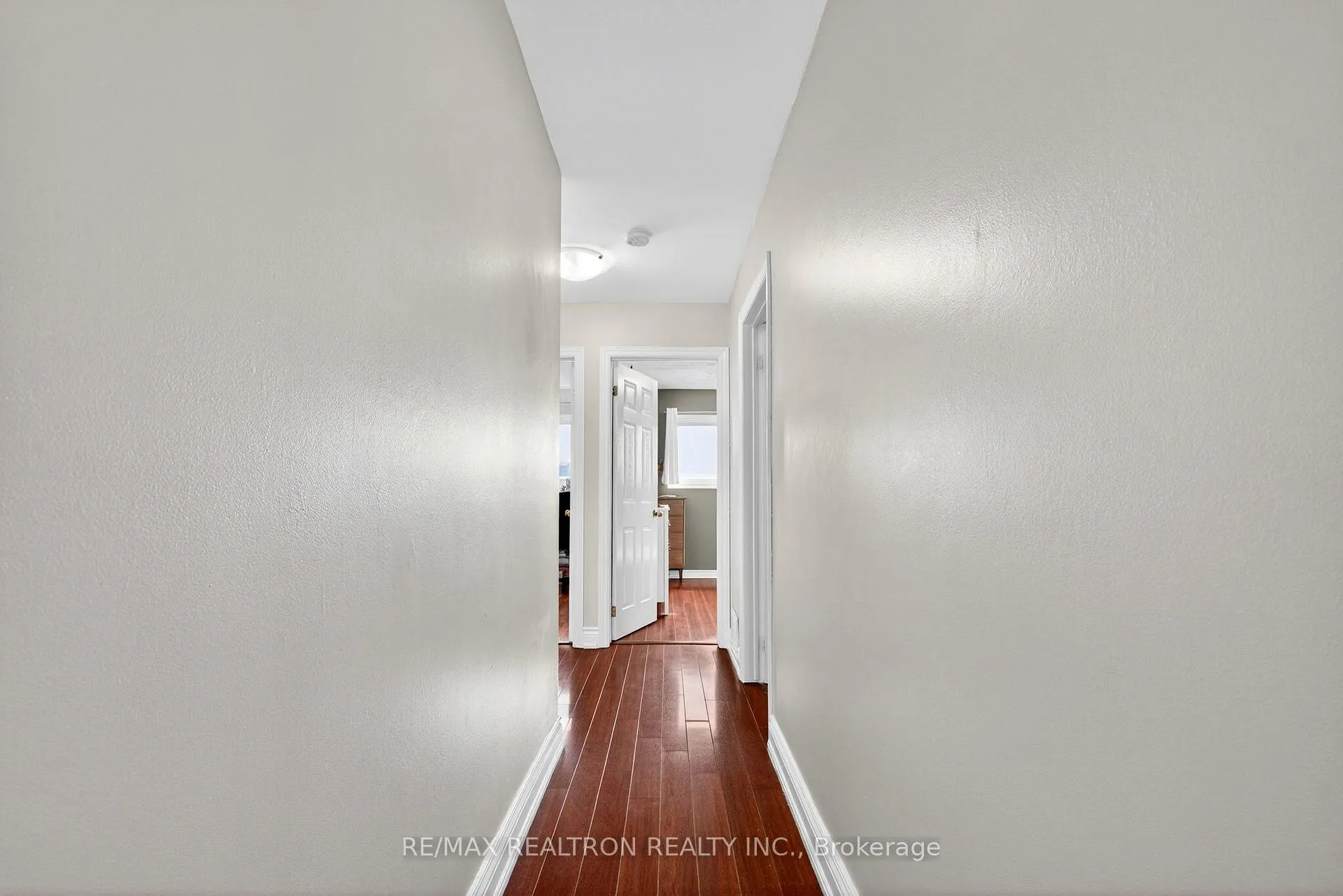 Photo 14 of 301 Lupin Drive, Whitby, Downtown Whitby — HOMEH