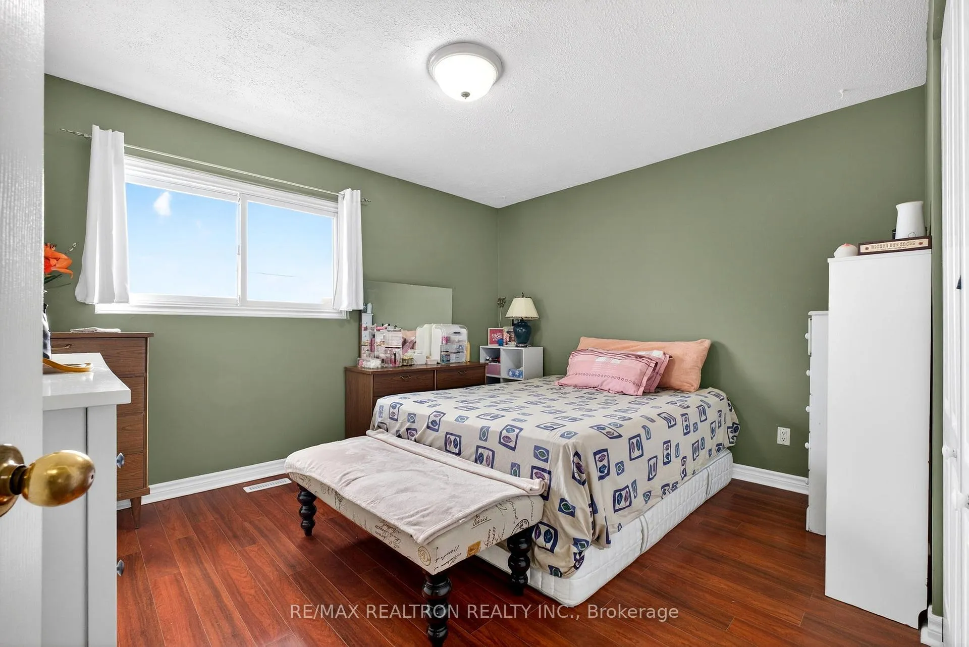 Photo 15 of 301 Lupin Drive, Whitby, Downtown Whitby — HOMEH