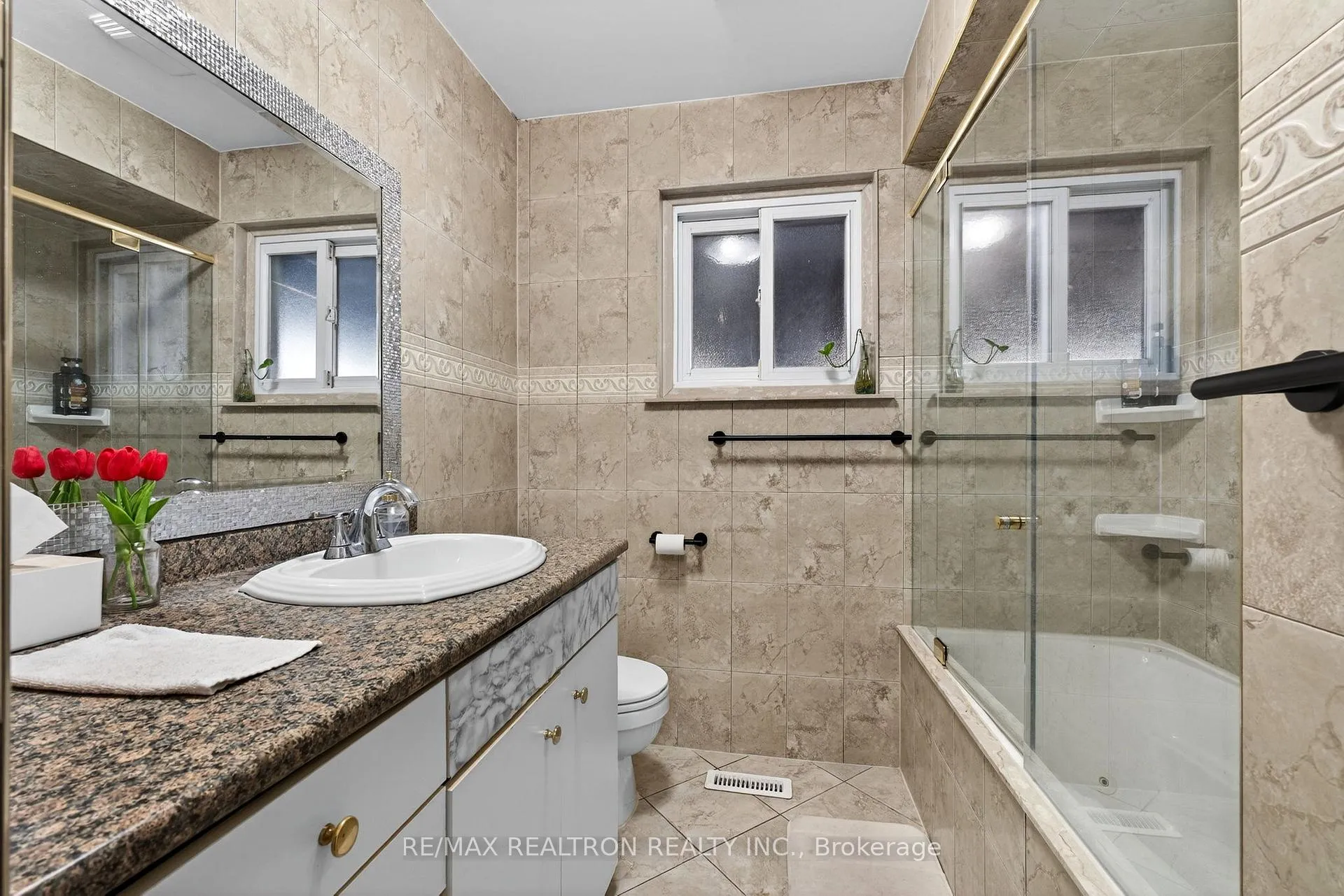 Photo 23 of 301 Lupin Drive, Whitby, Downtown Whitby — HOMEH