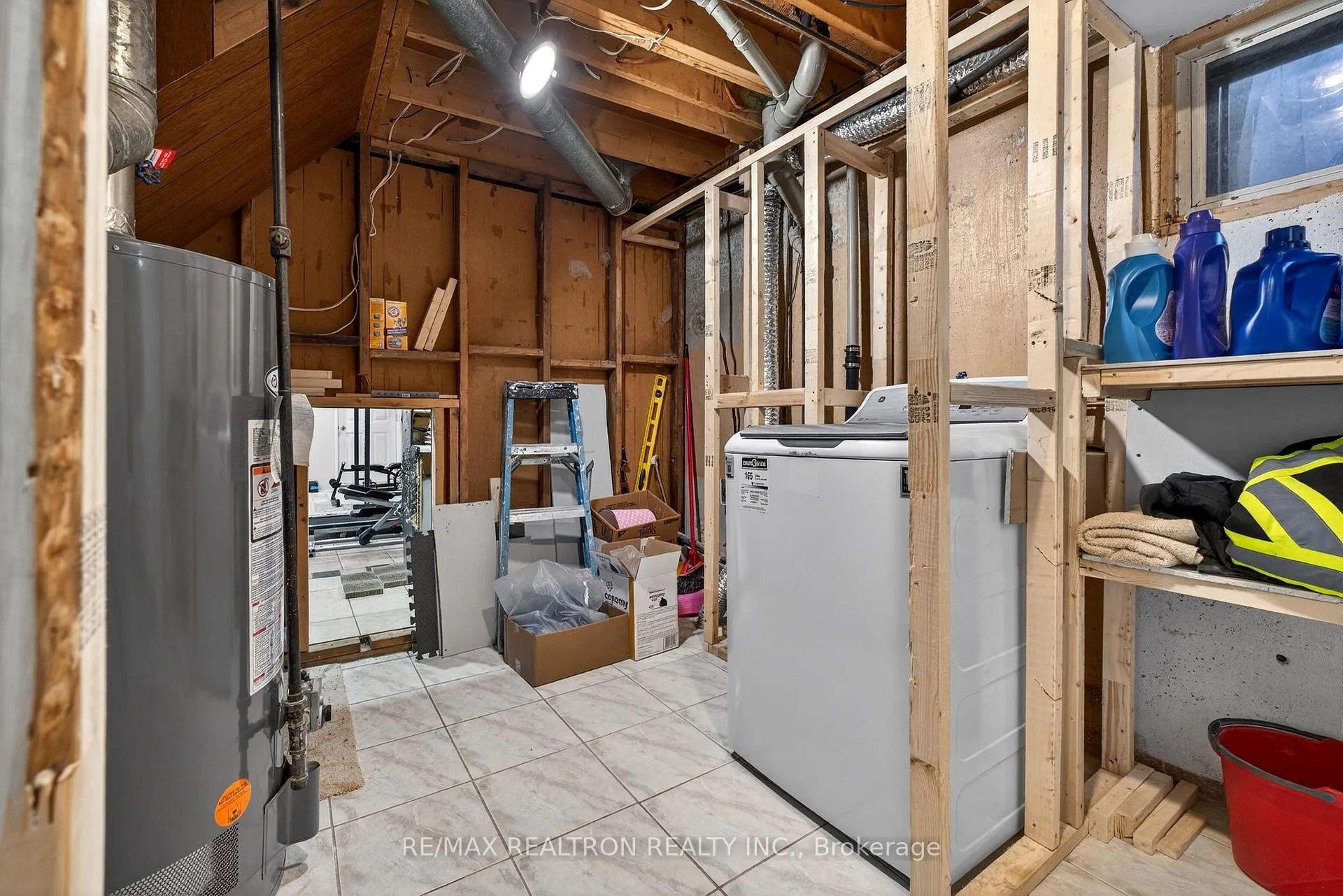 Photo 38 of 301 Lupin Drive, Whitby, Downtown Whitby — HOMEH