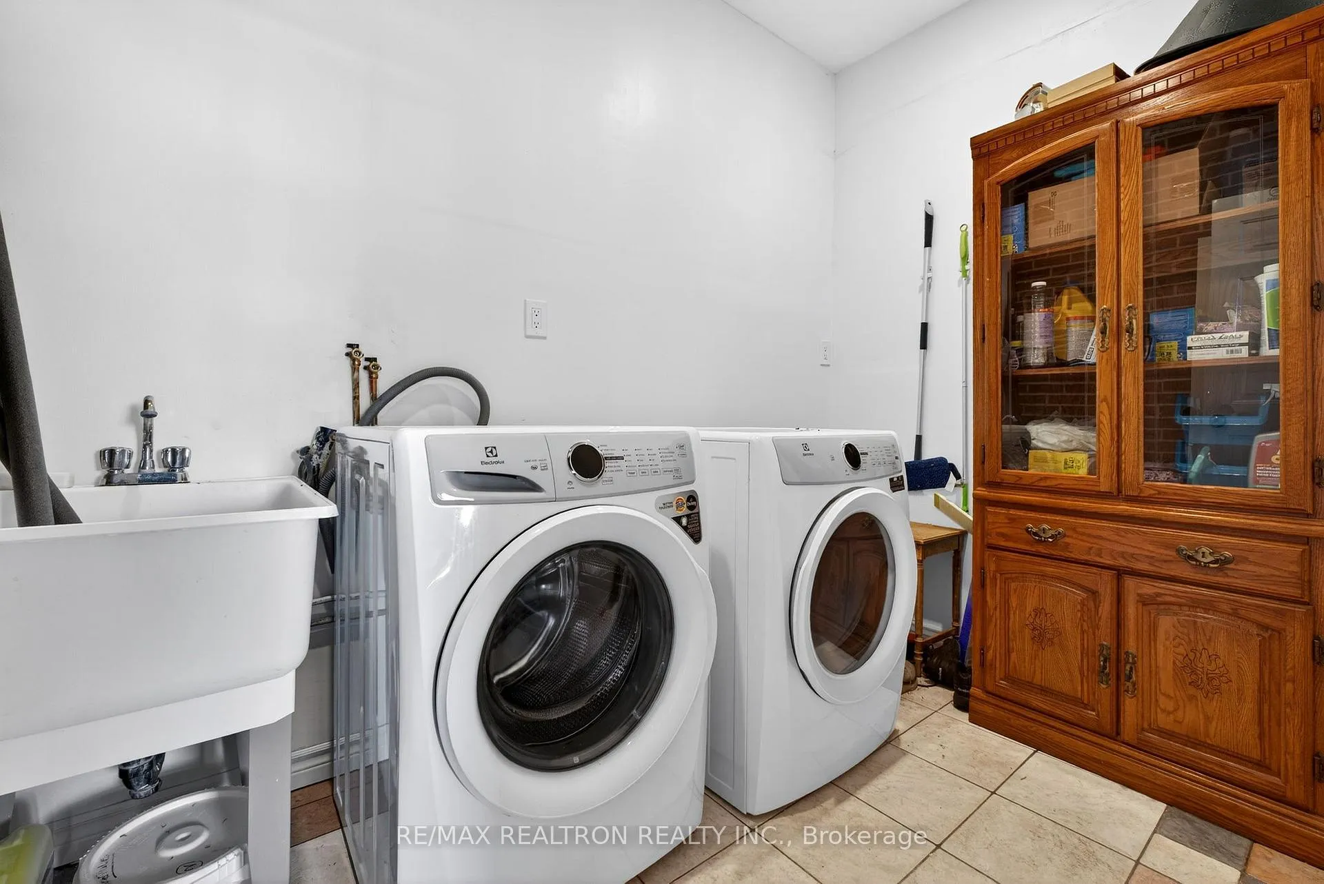 Photo 39 of 301 Lupin Drive, Whitby, Downtown Whitby — HOMEH