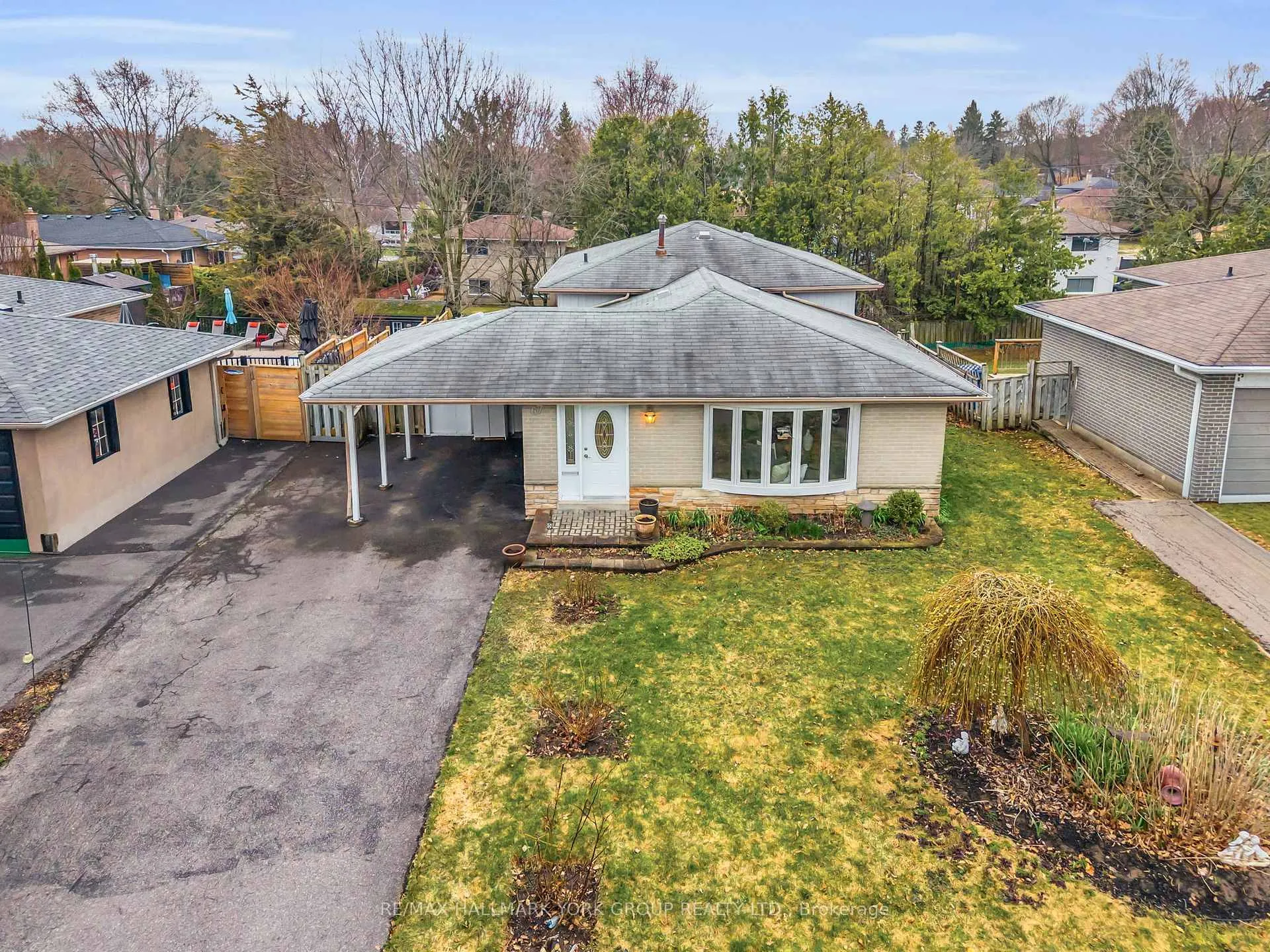 Photo 3 of 67 Devins Drive, Aurora, Aurora Heights — HOMEH