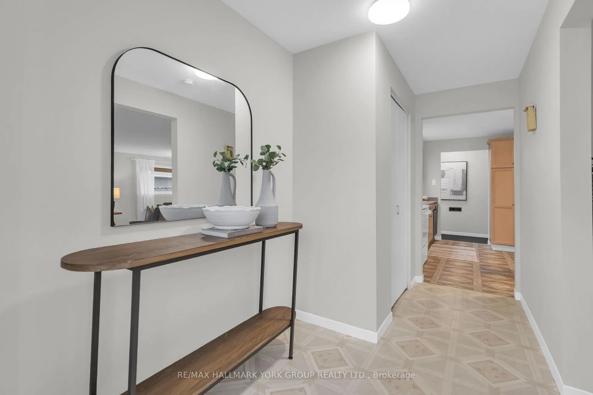 Photo 4 of 67 Devins Drive, Aurora, Aurora Heights — HOMEH